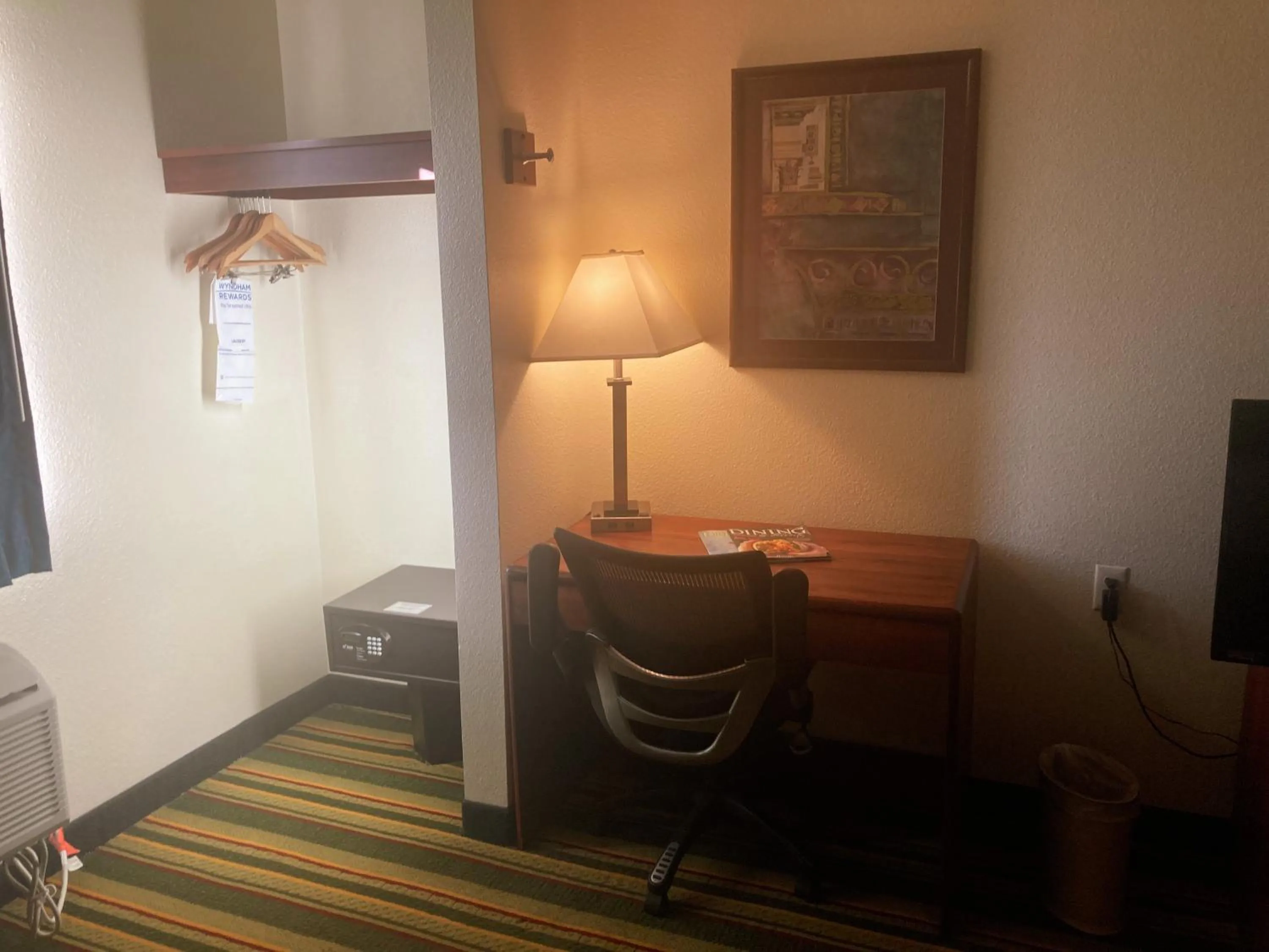 Living room in Super 8 by Wyndham Windsor