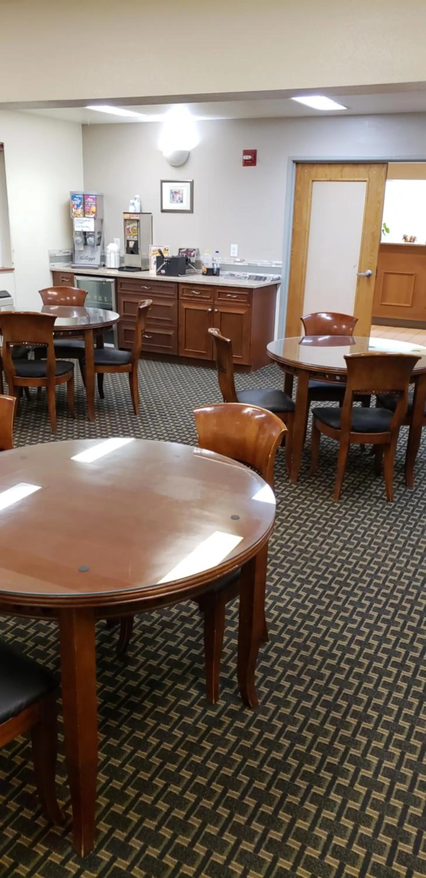 Breakfast in Super 8 by Wyndham Windsor