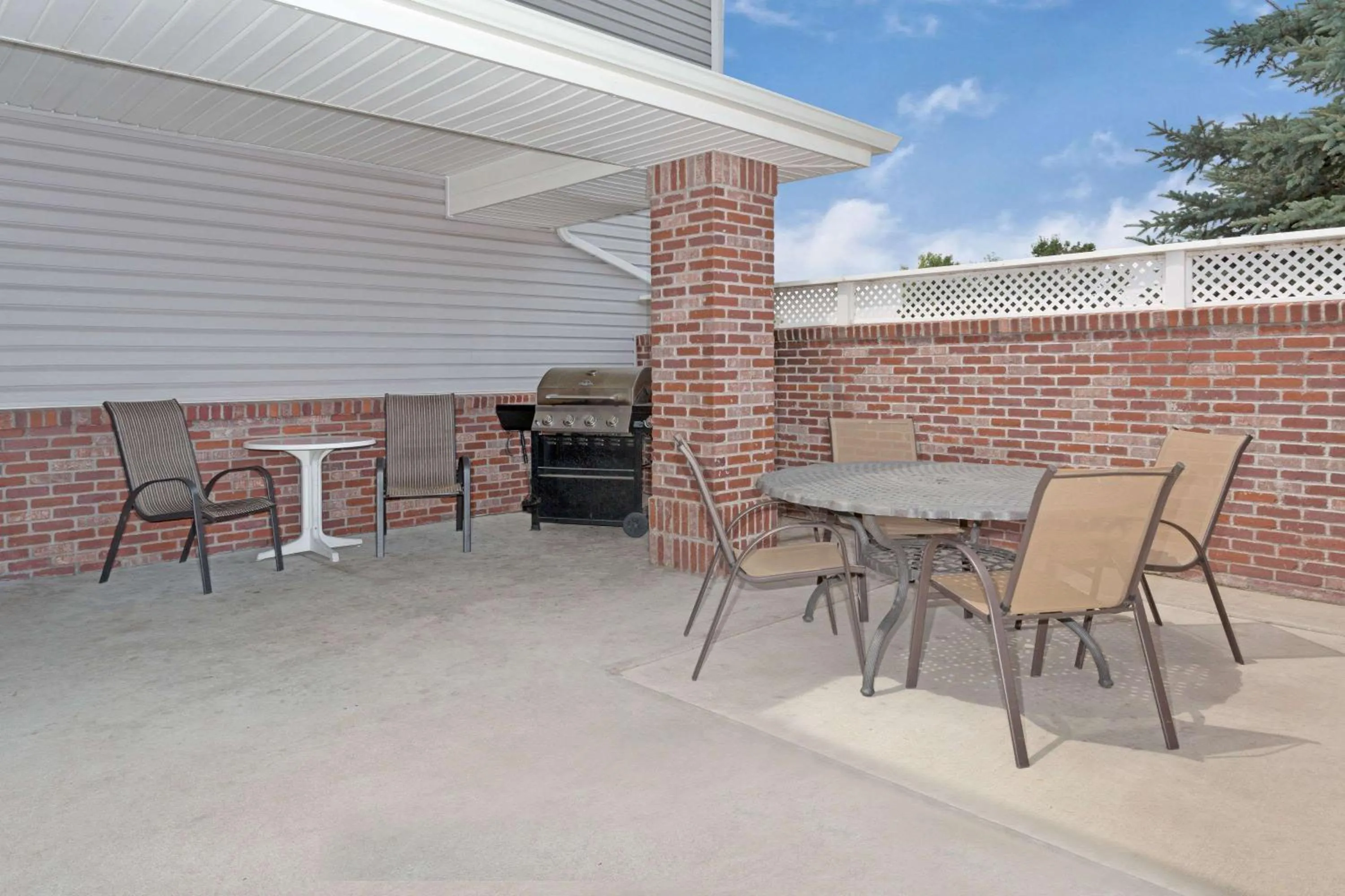 Property building in Super 8 by Wyndham Windsor