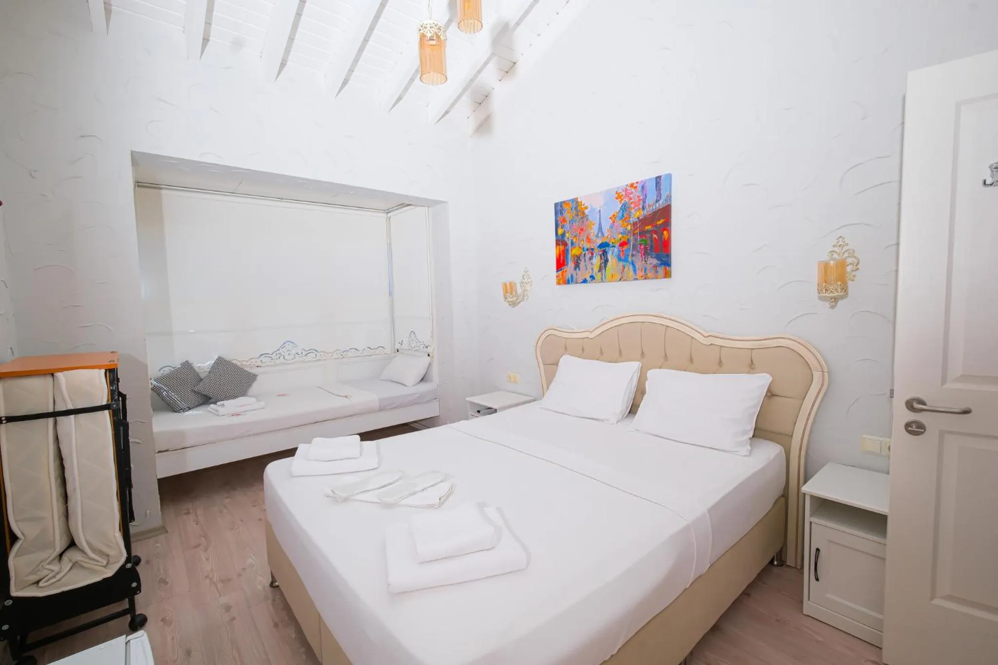 Photo of the whole room, Bed in Kybele Suites Alaçatı