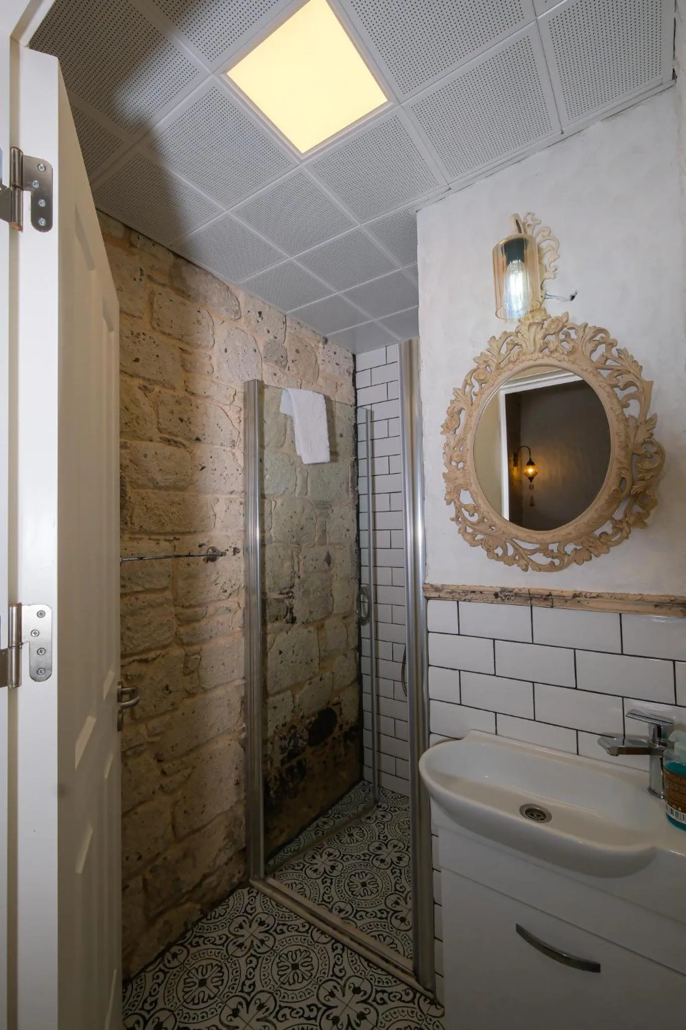 Shower in Kybele Suites Alaçatı