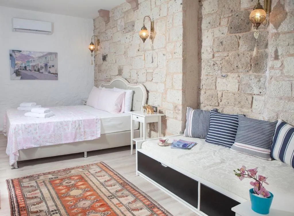 Seating area, Bed in Kybele Suites Alaçatı