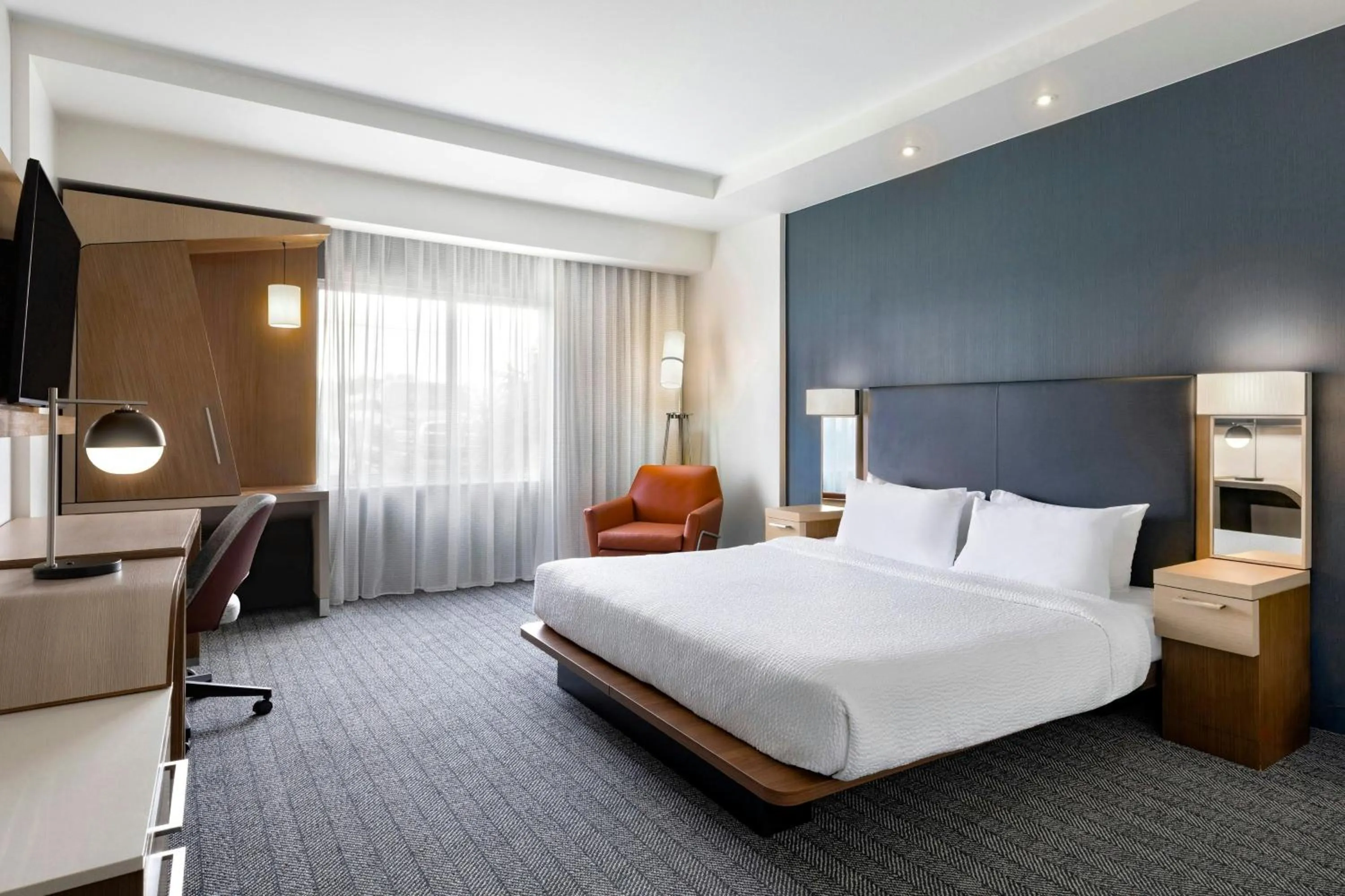 Photo of the whole room, Bed in Courtyard by Marriott St. Louis St. Peters