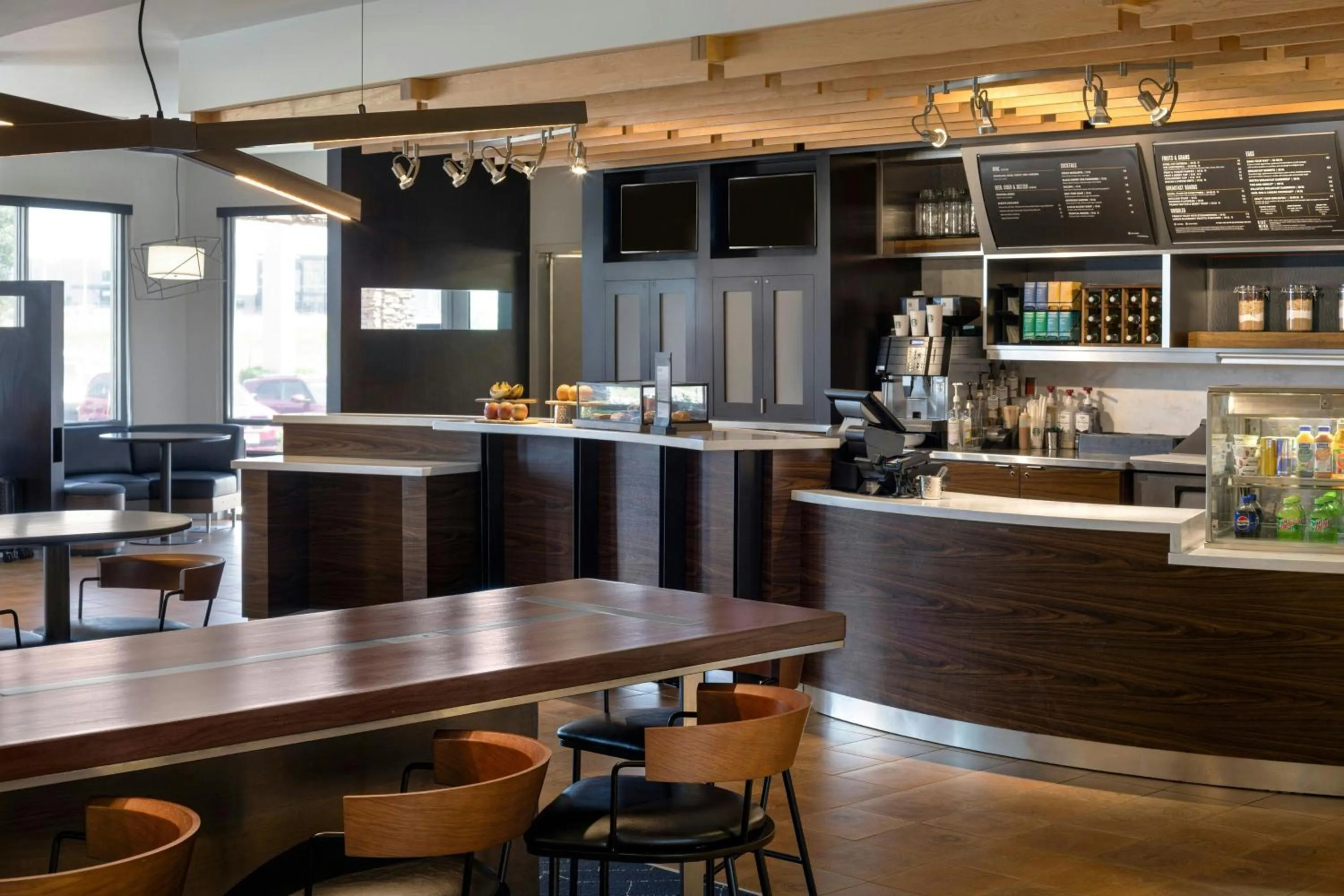 Restaurant/places to eat in Courtyard by Marriott St. Louis St. Peters