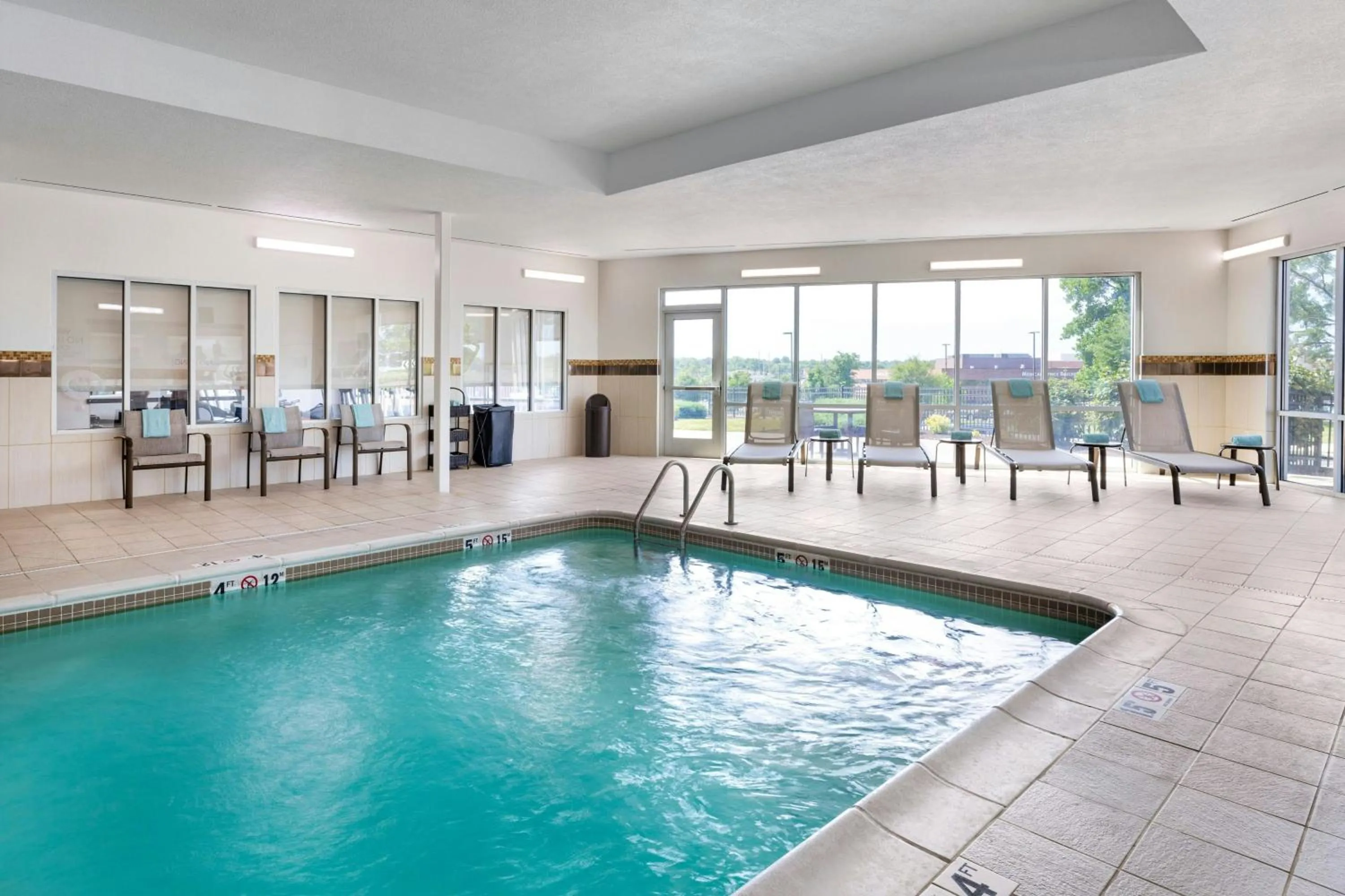 Swimming pool in Courtyard by Marriott St. Louis St. Peters
