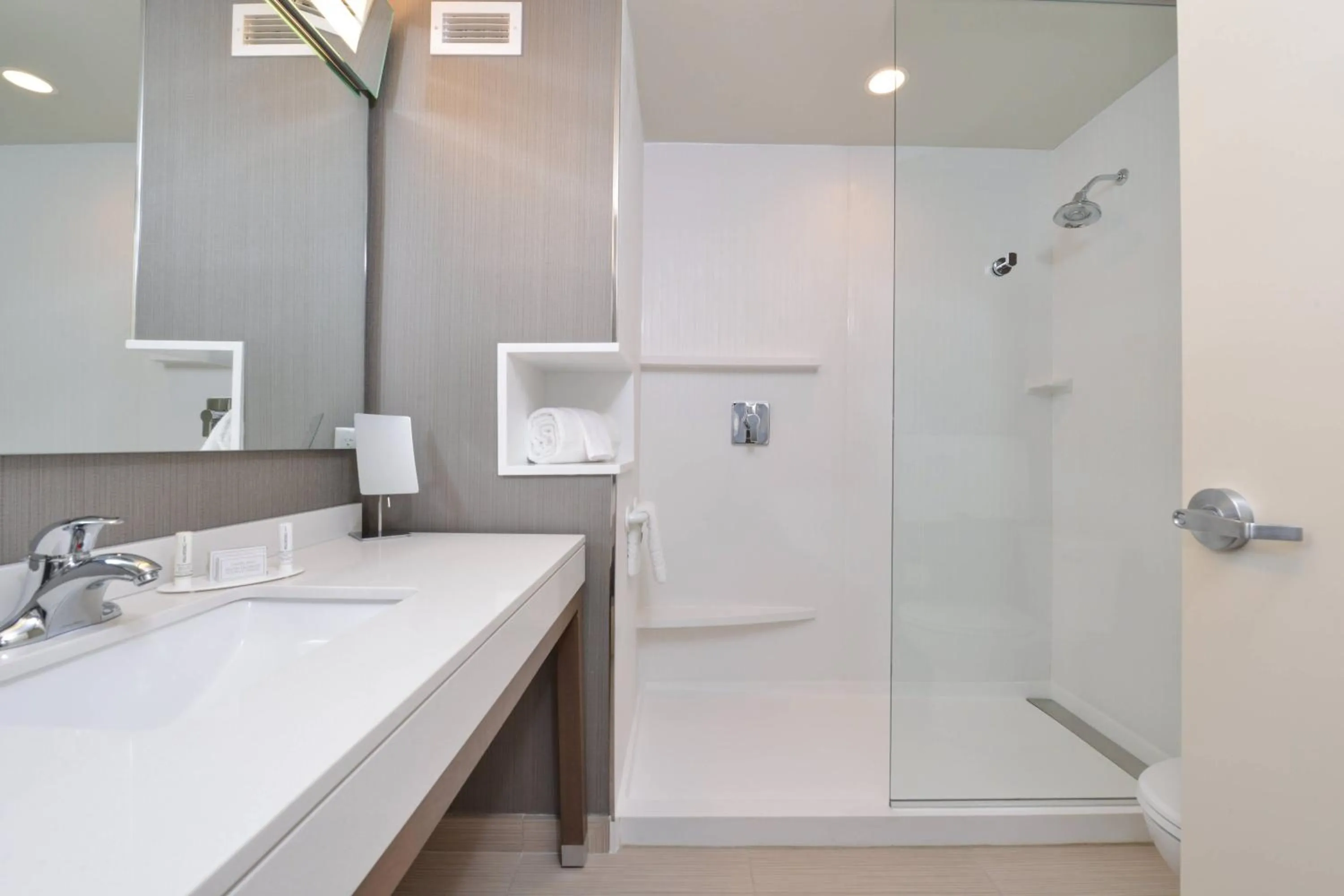 Bathroom in Courtyard by Marriott St. Louis St. Peters