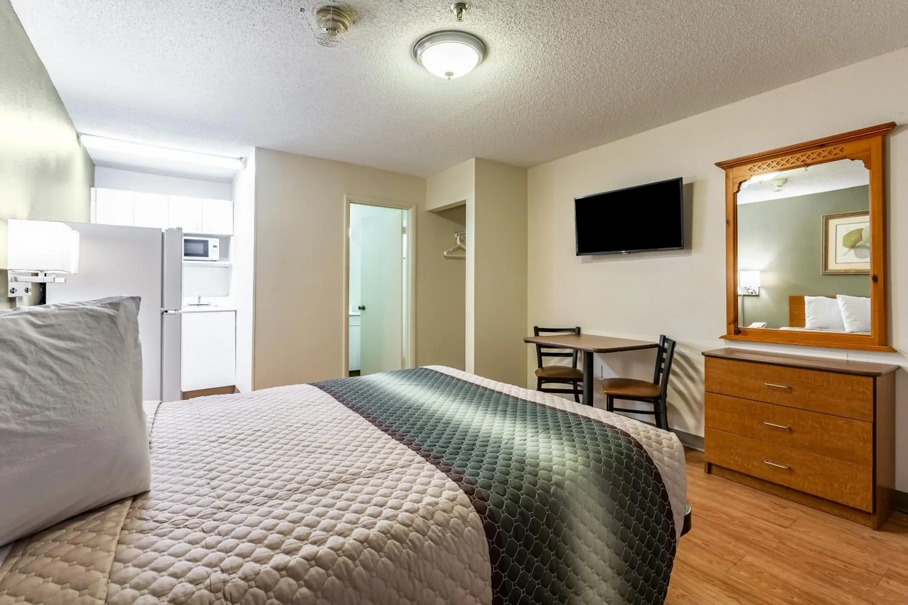 Studio Room One Double Disability Access Non-Smoking in HomeTowne Studios by Red Roof Atlanta NE – Norcross South Studio Room One Double Disability Access Non-Smoking in HomeTowne Studios by Red Roof Atlanta NE – Norcross South