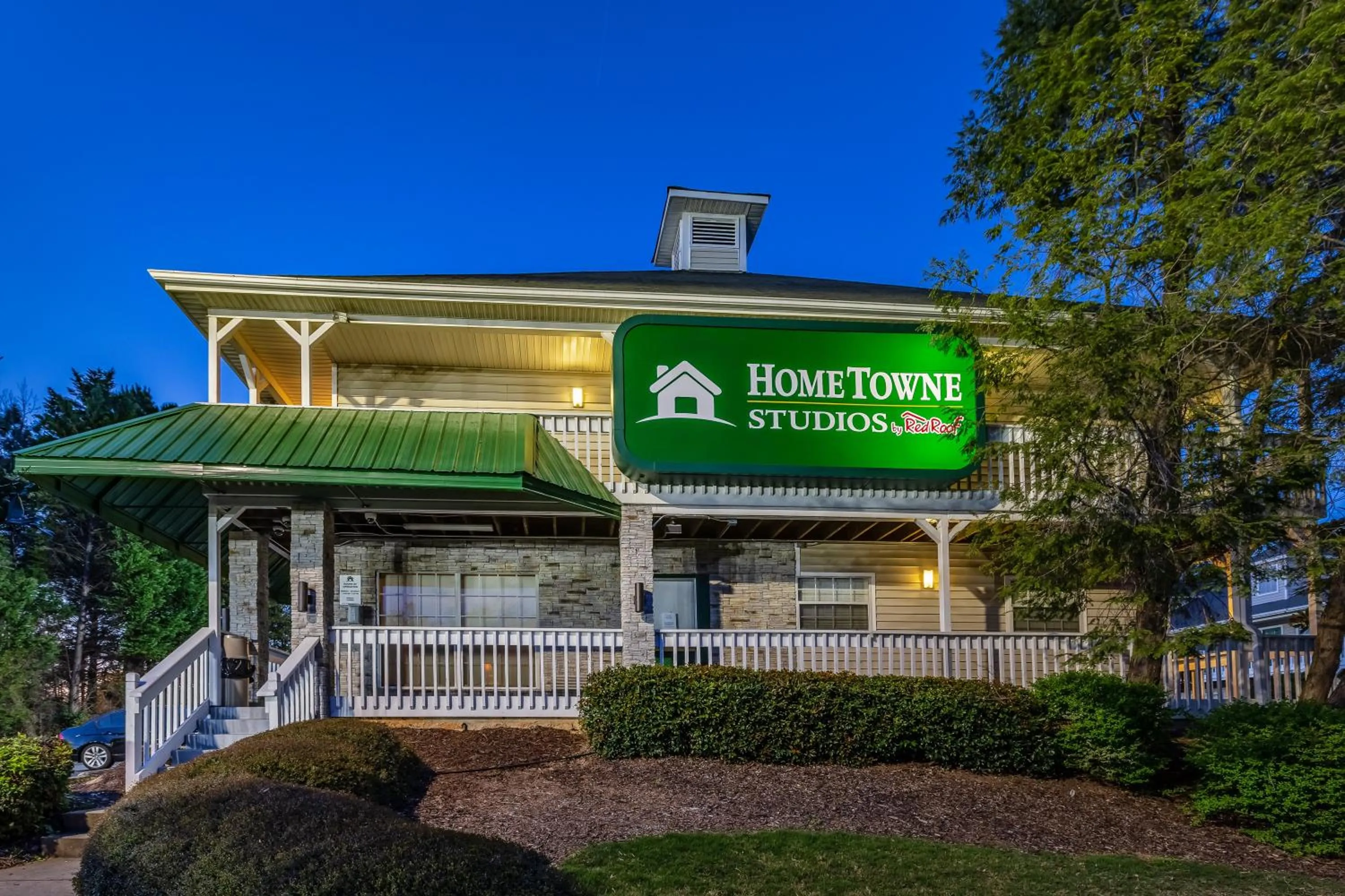 Property building in HomeTowne Studios by Red Roof Atlanta NE – Norcross South