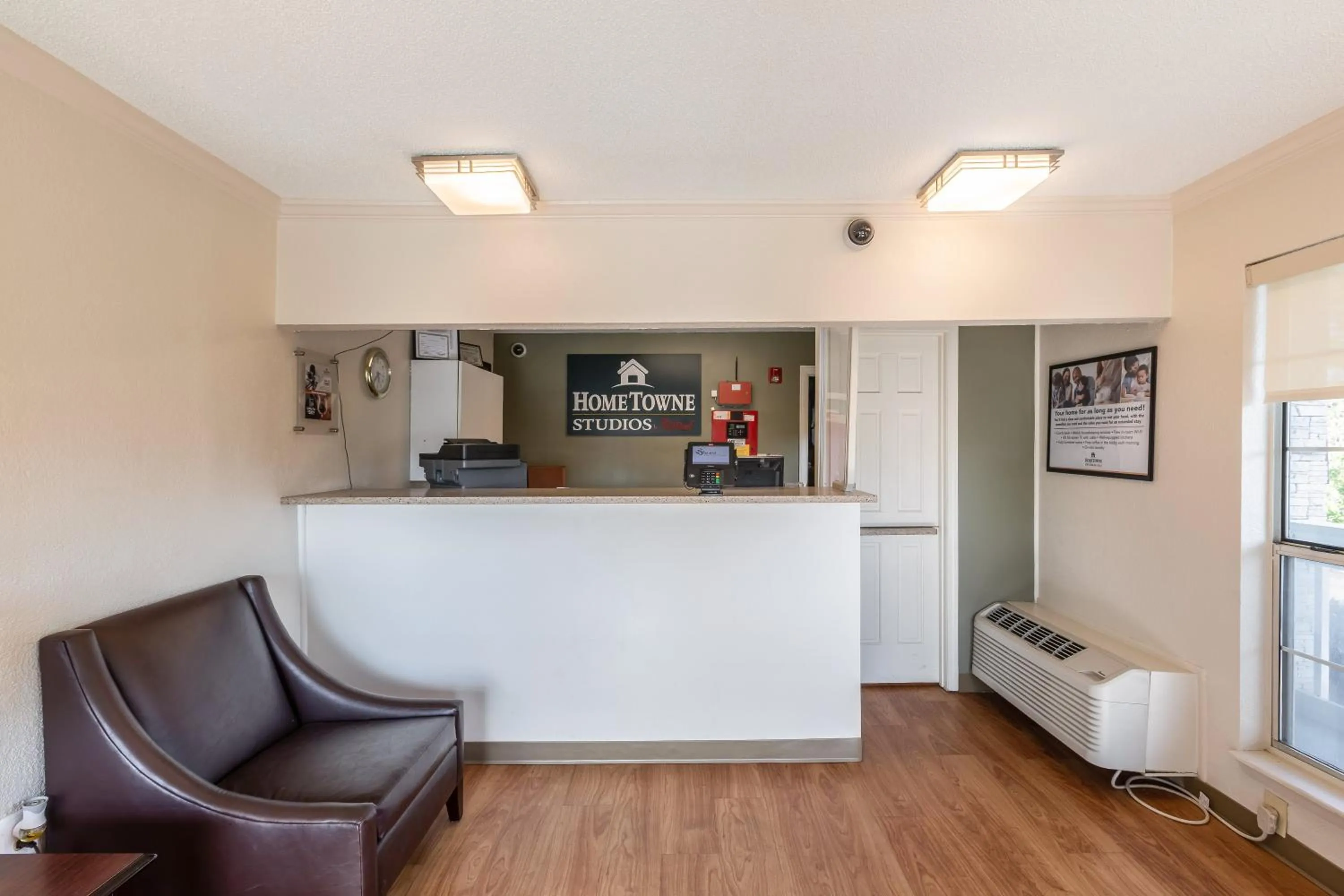 Lobby or reception in HomeTowne Studios by Red Roof Atlanta NE – Norcross South
