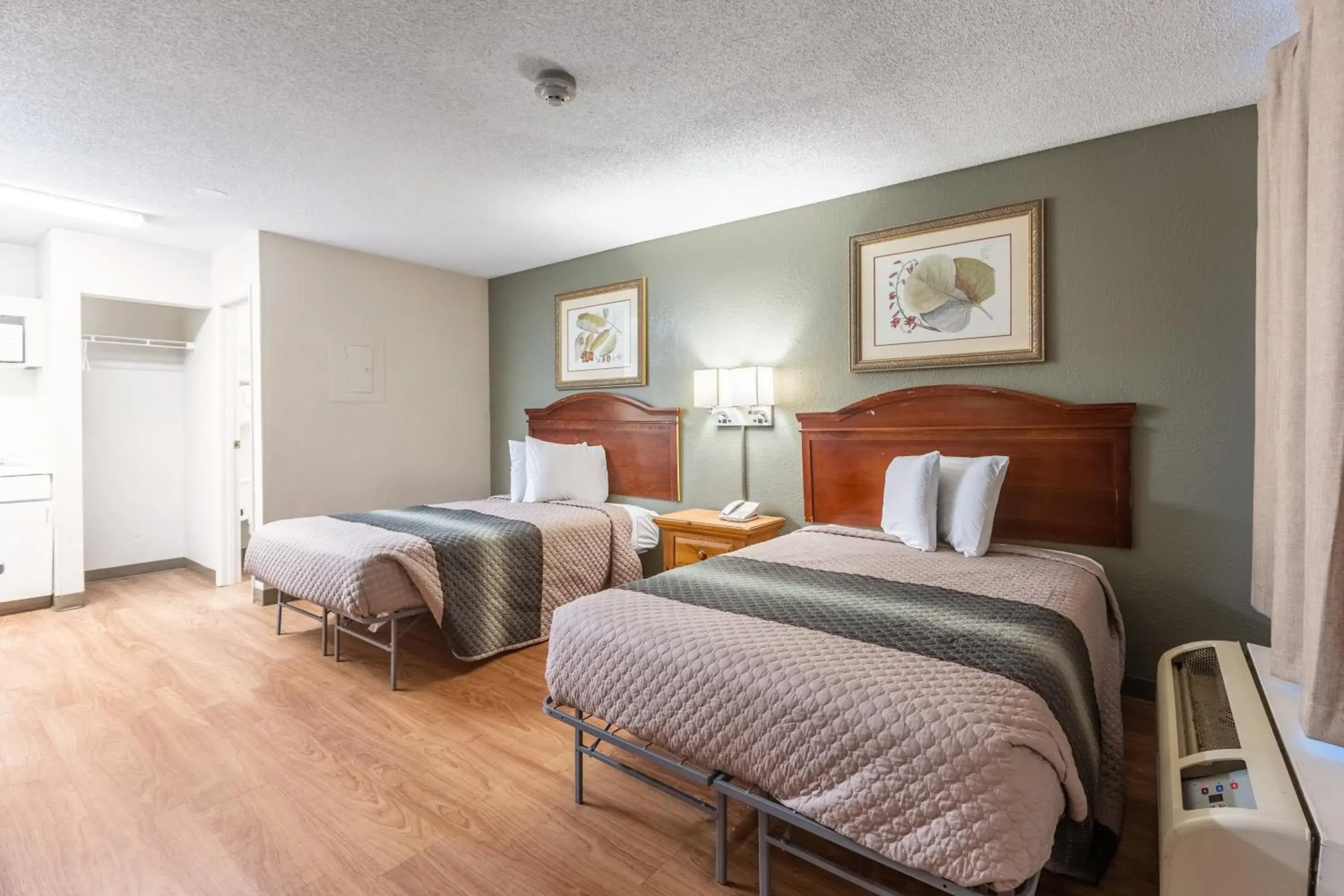 Studio Room with Two Double Beds Non-Smoking in HomeTowne Studios by Red Roof Atlanta NE – Norcross South Studio Room with Two Double Beds Non-Smoking in HomeTowne Studios by Red Roof Atlanta NE – Norcross South