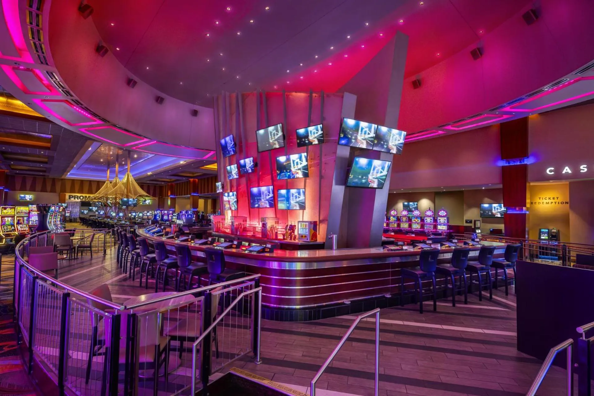 Casino in Isle Casino Hotel Waterloo, A Caesars Destination