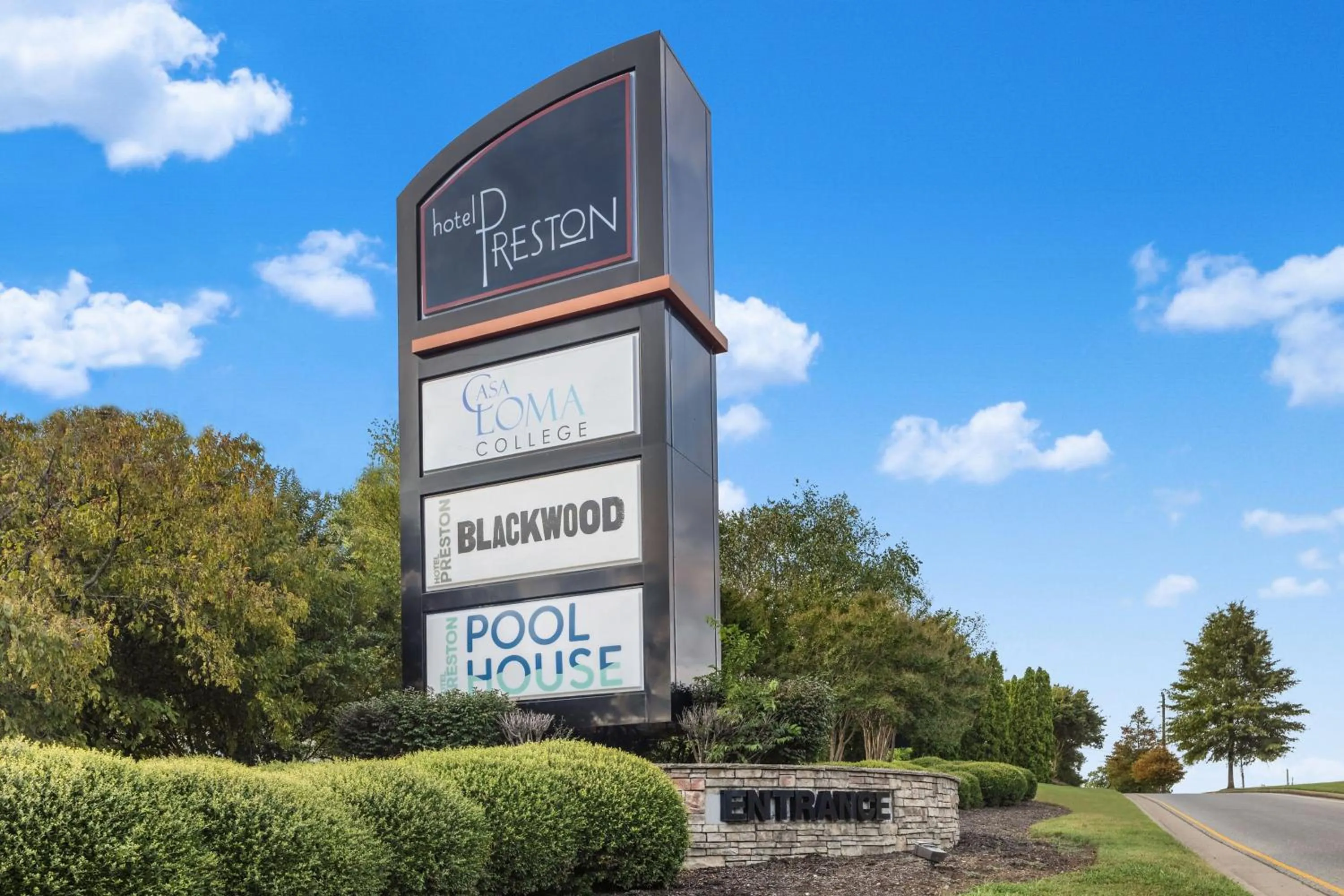 Property building in Hotel Preston Nashville Airport