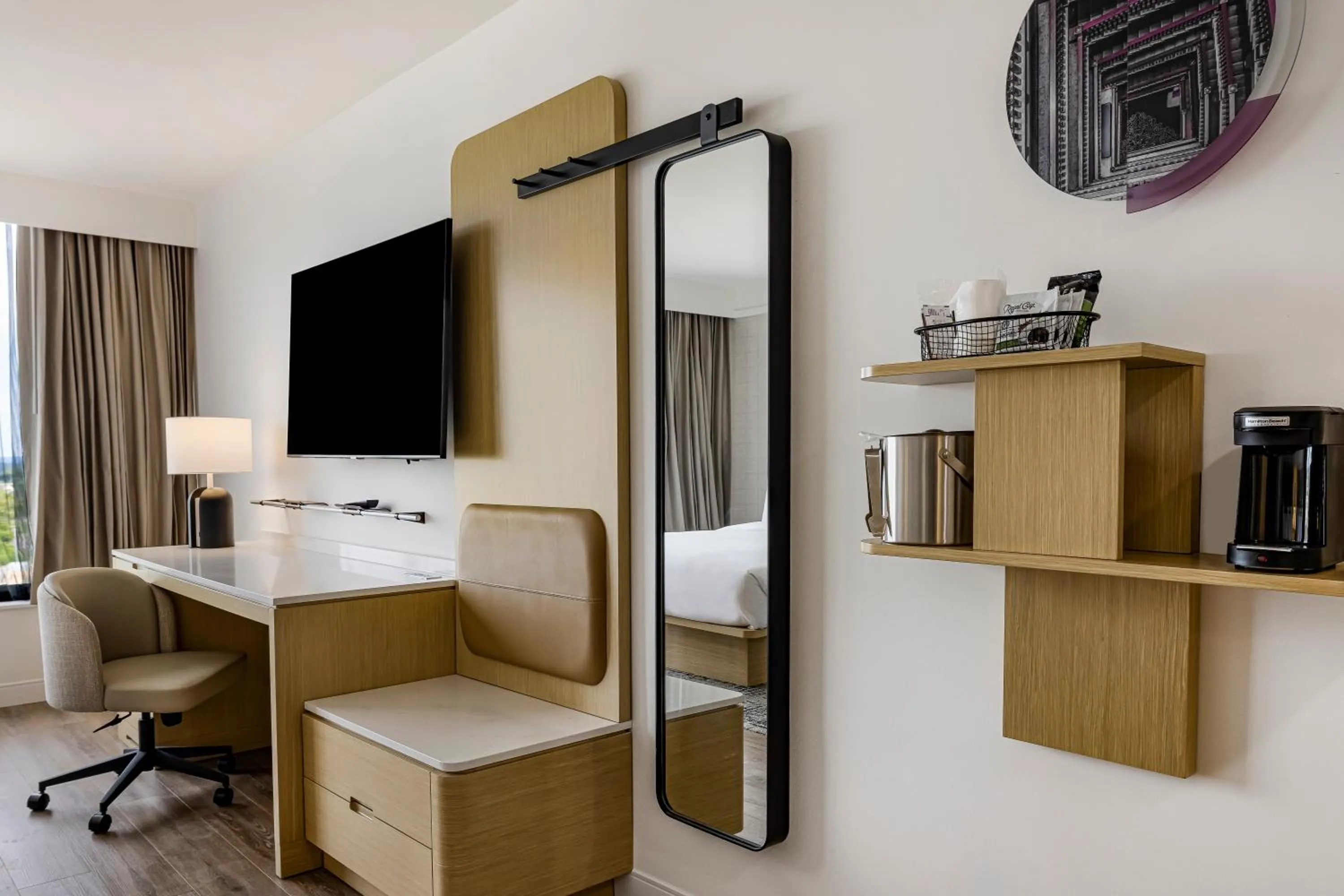 TV and multimedia, Bed in Hotel Preston Nashville Airport