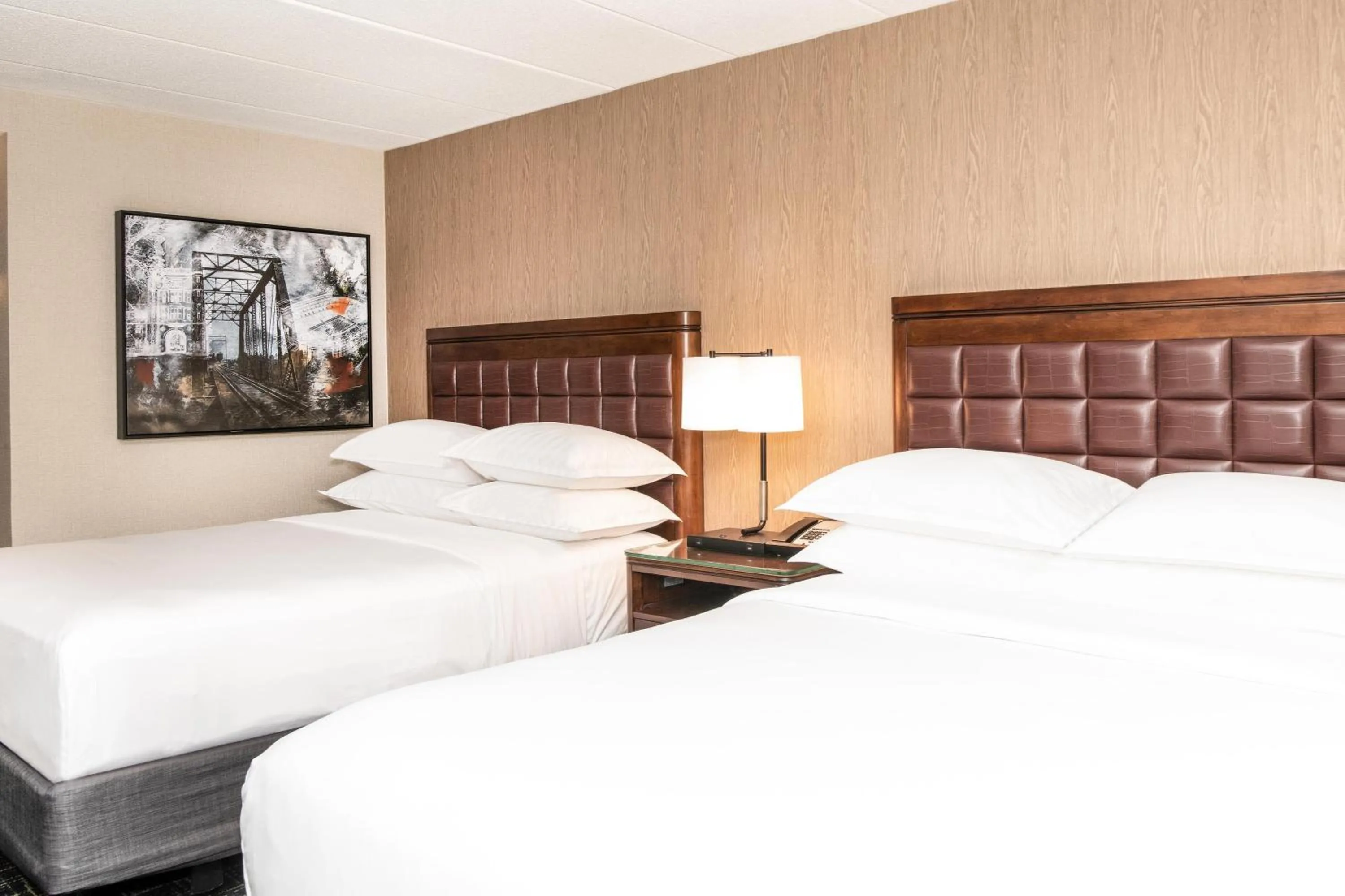 Photo of the whole room, Bed in Sheraton Ann Arbor Hotel