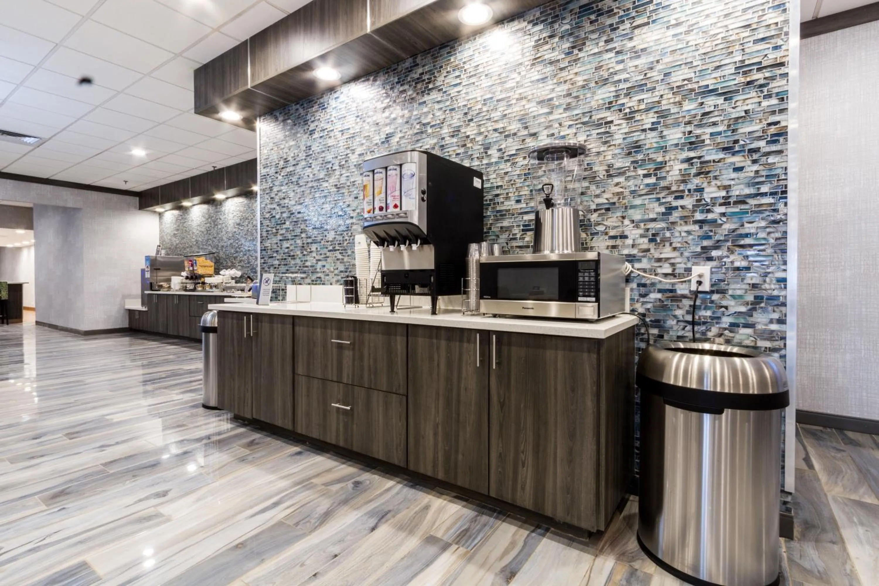 Restaurant/places to eat in Best Western Plus Executive Residency Denver-Central Park Hotel