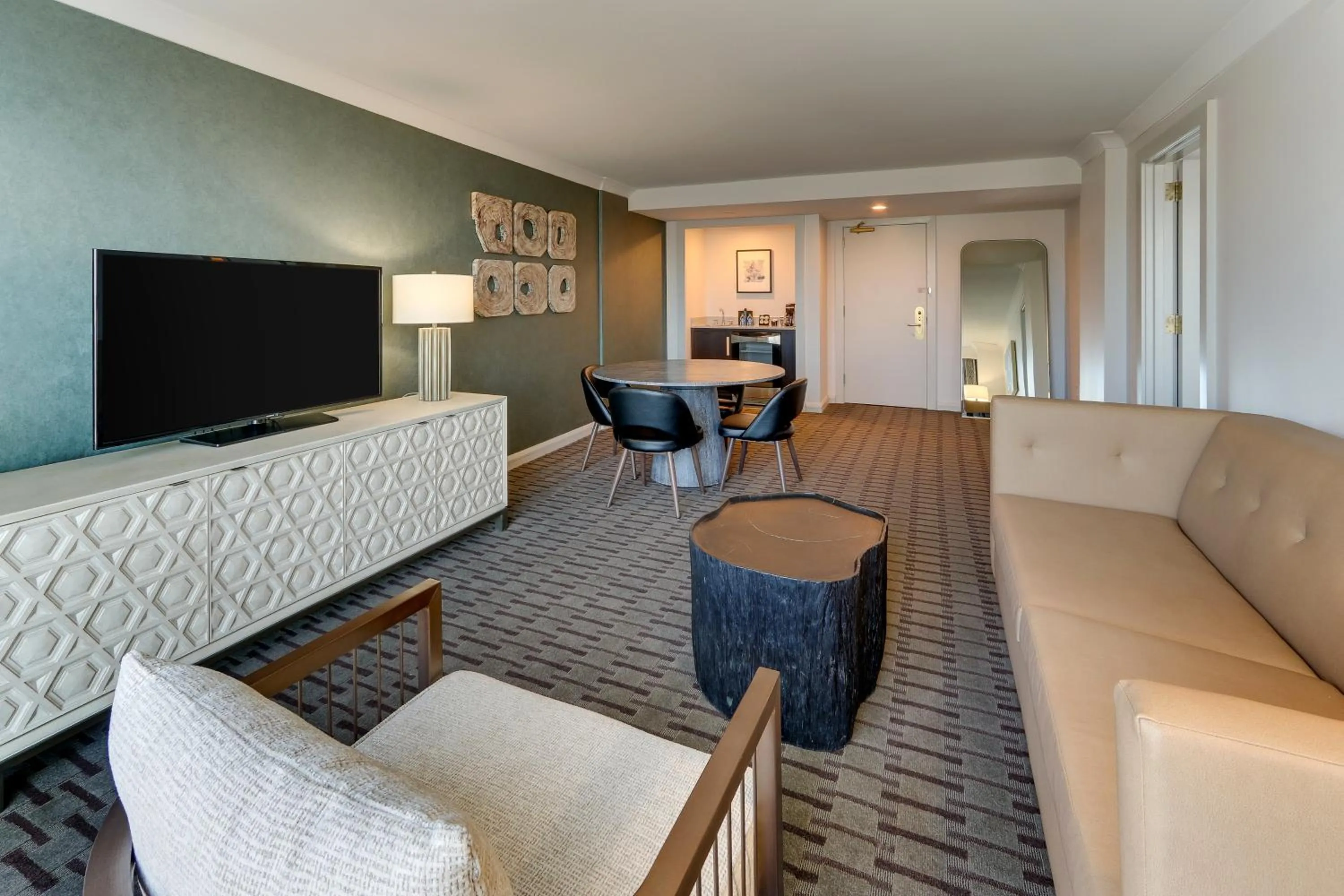 Seating area in The Chattanoogan Hotel, Curio Collection By Hilton