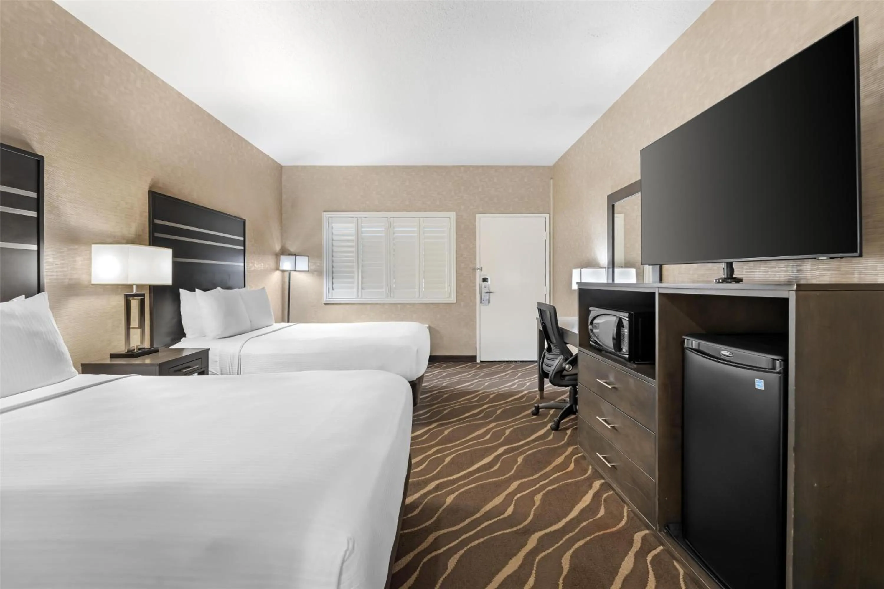 Bedroom, Bed in Best Western Plus Park Place Inn - Mini Suites