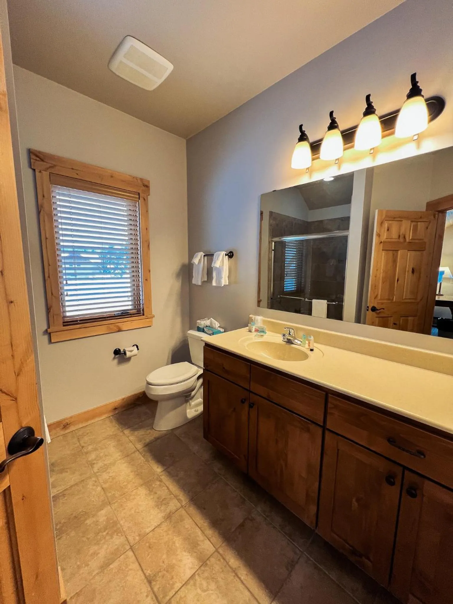 Bathroom in Ruttger's Bay Lake Resort