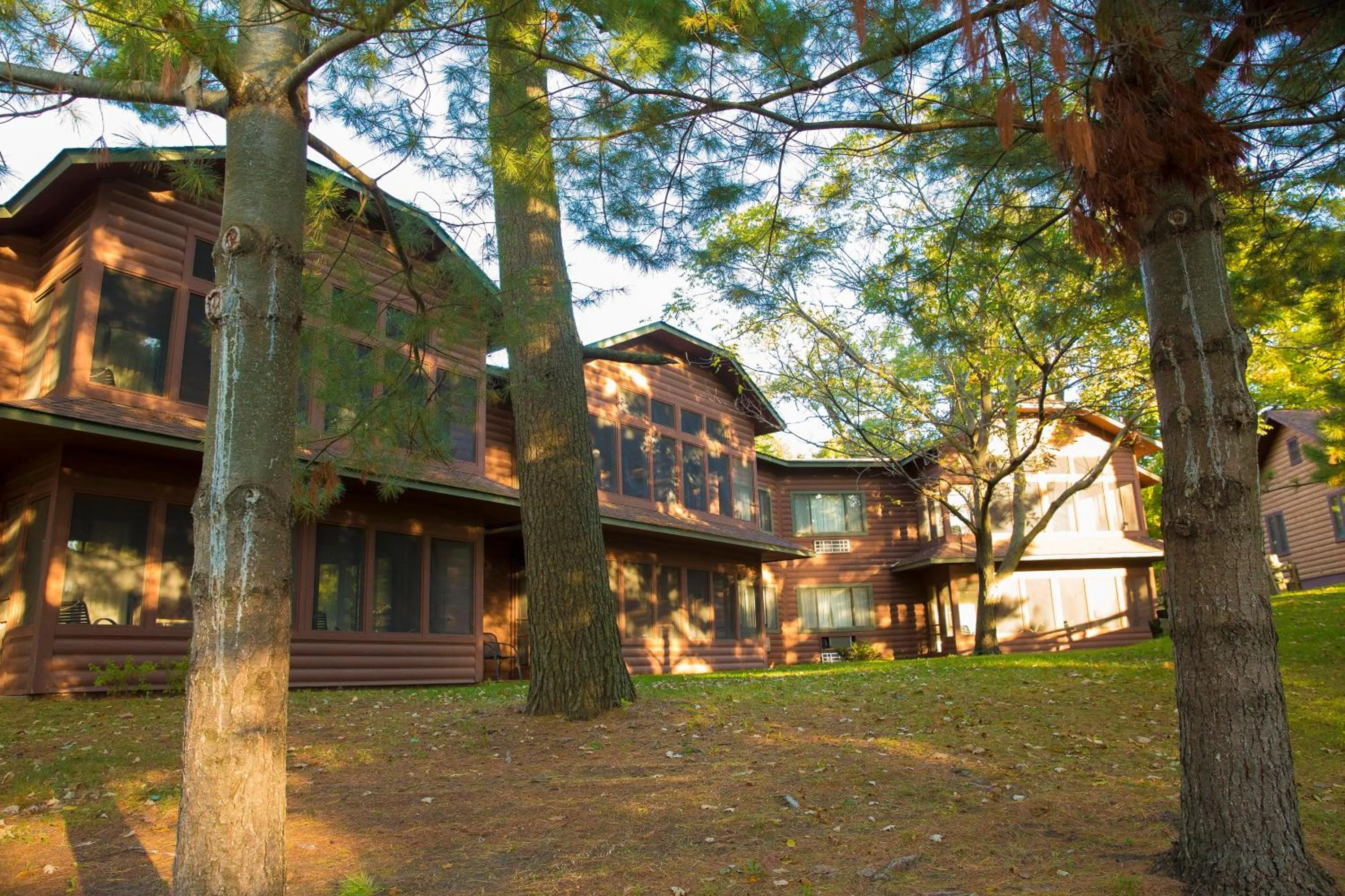 Property building in Ruttger's Bay Lake Resort