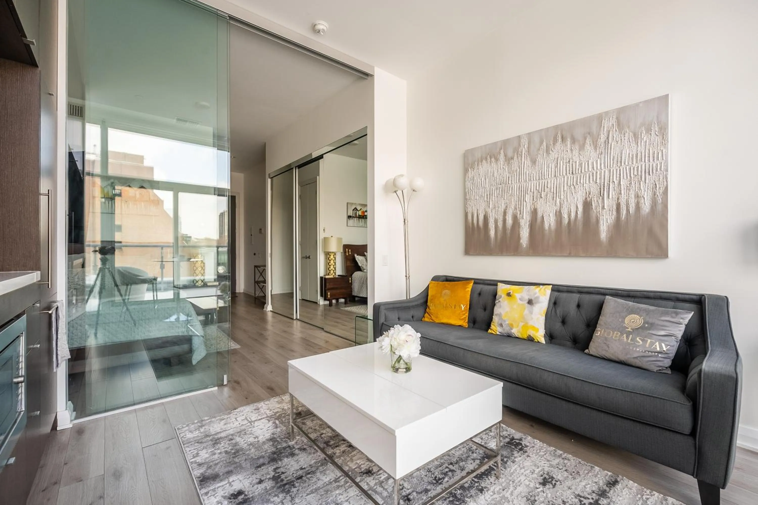 TV and multimedia in GLOBALSTAY Charming Yorkville Aprt