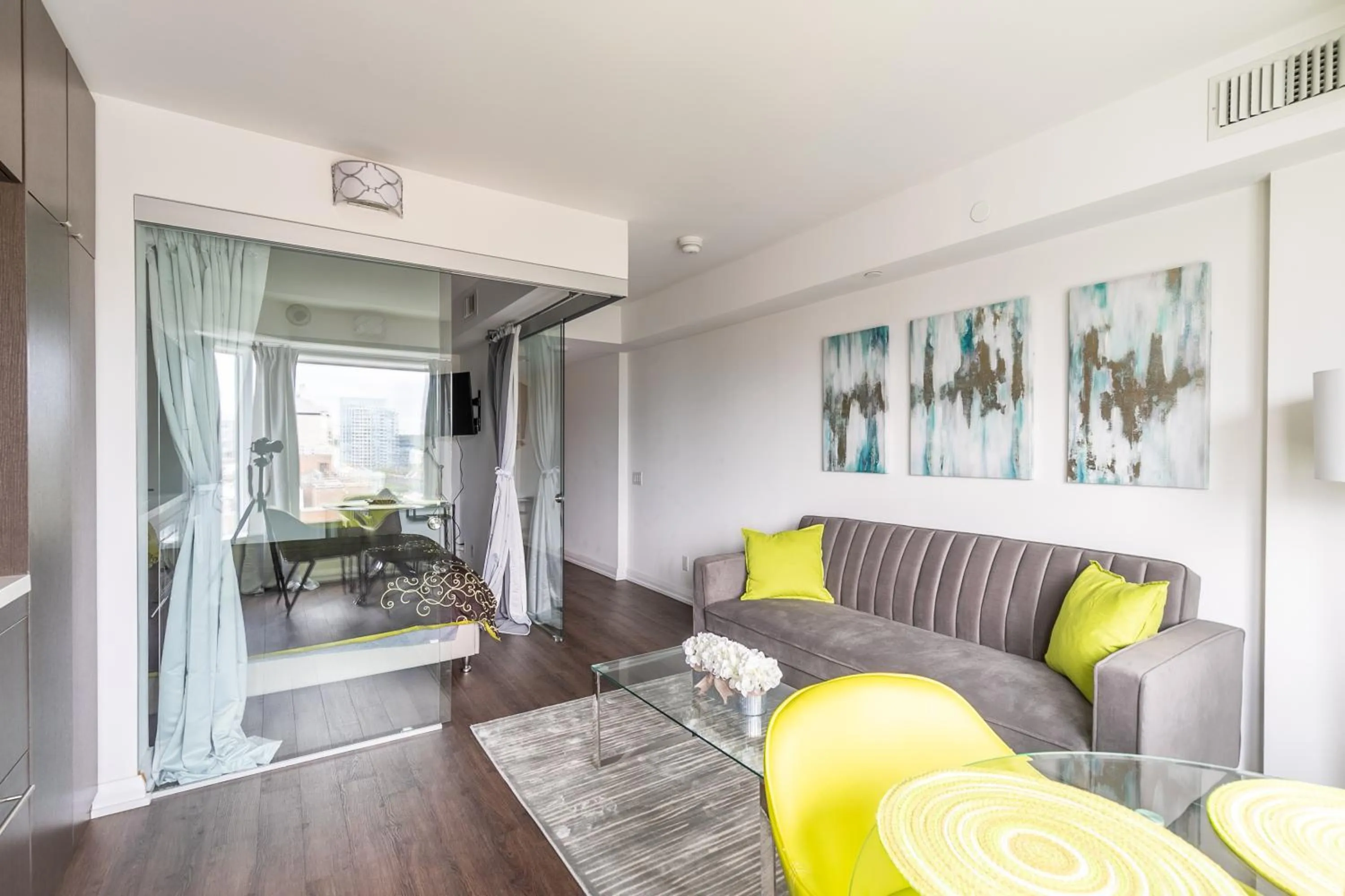 Living room in GLOBALSTAY Charming Yorkville Aprt