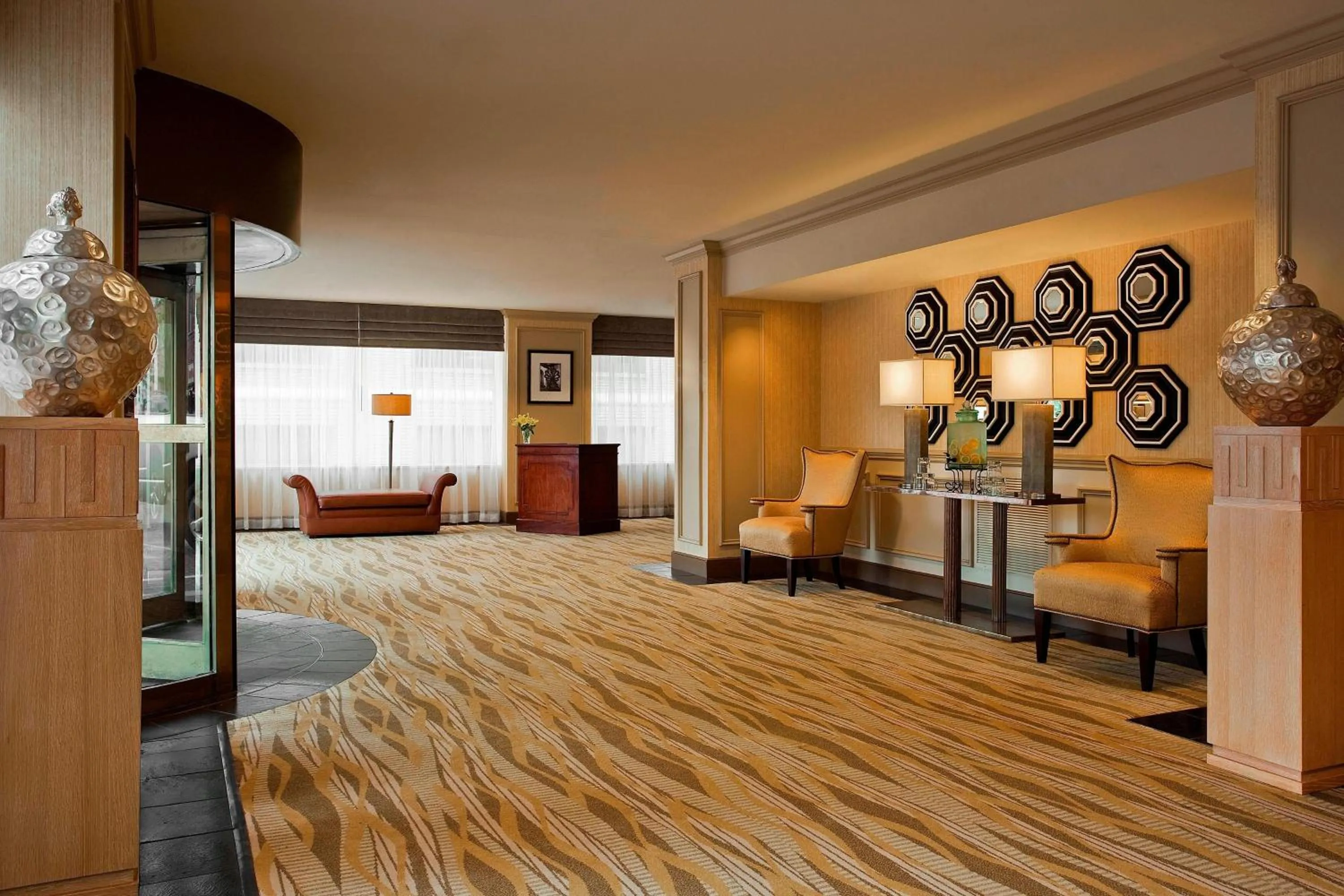 Lobby or reception, Bed in The Westin Poinsett, Greenville