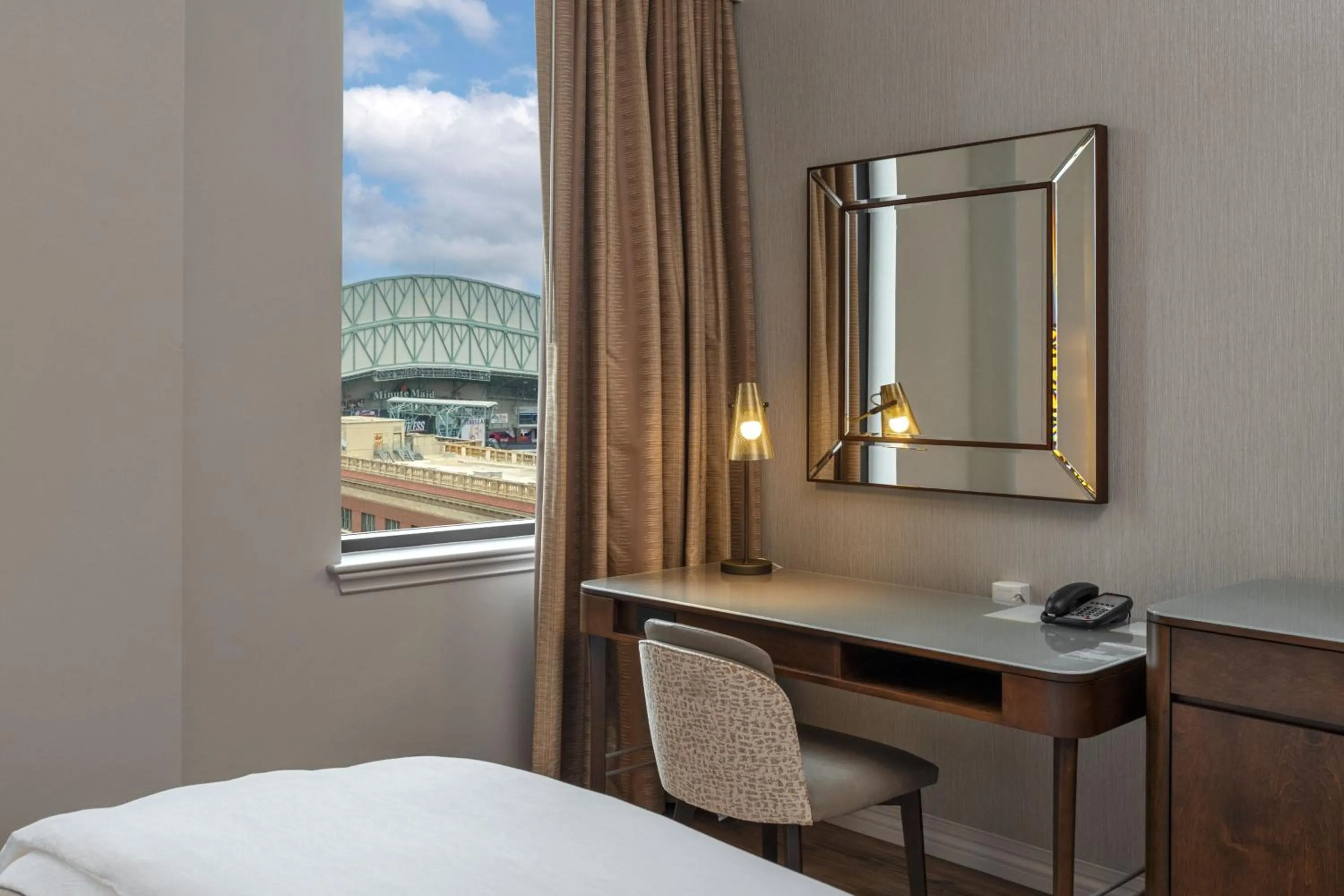 Photo of the whole room, Bed in The Westin Houston Downtown