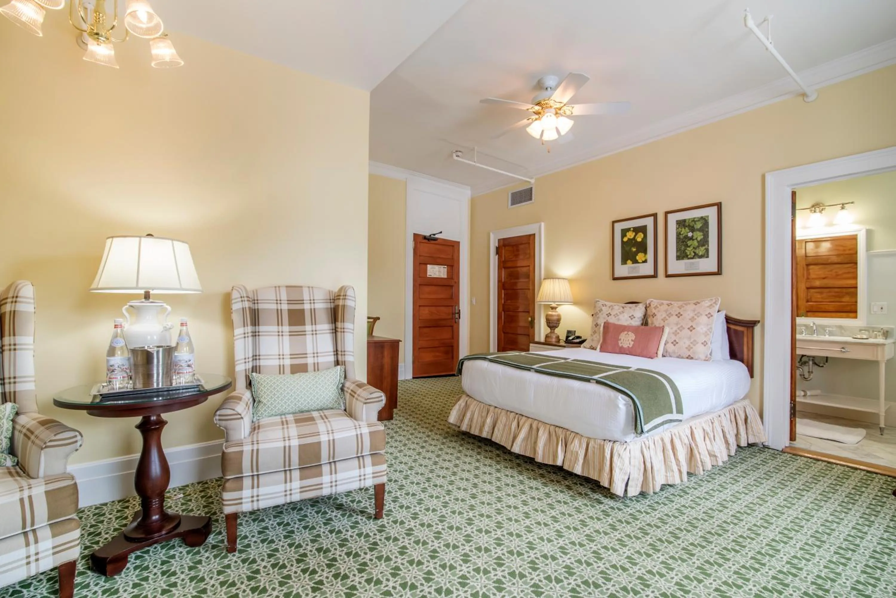 Bed in Omni Mount Washington Resort & Spa