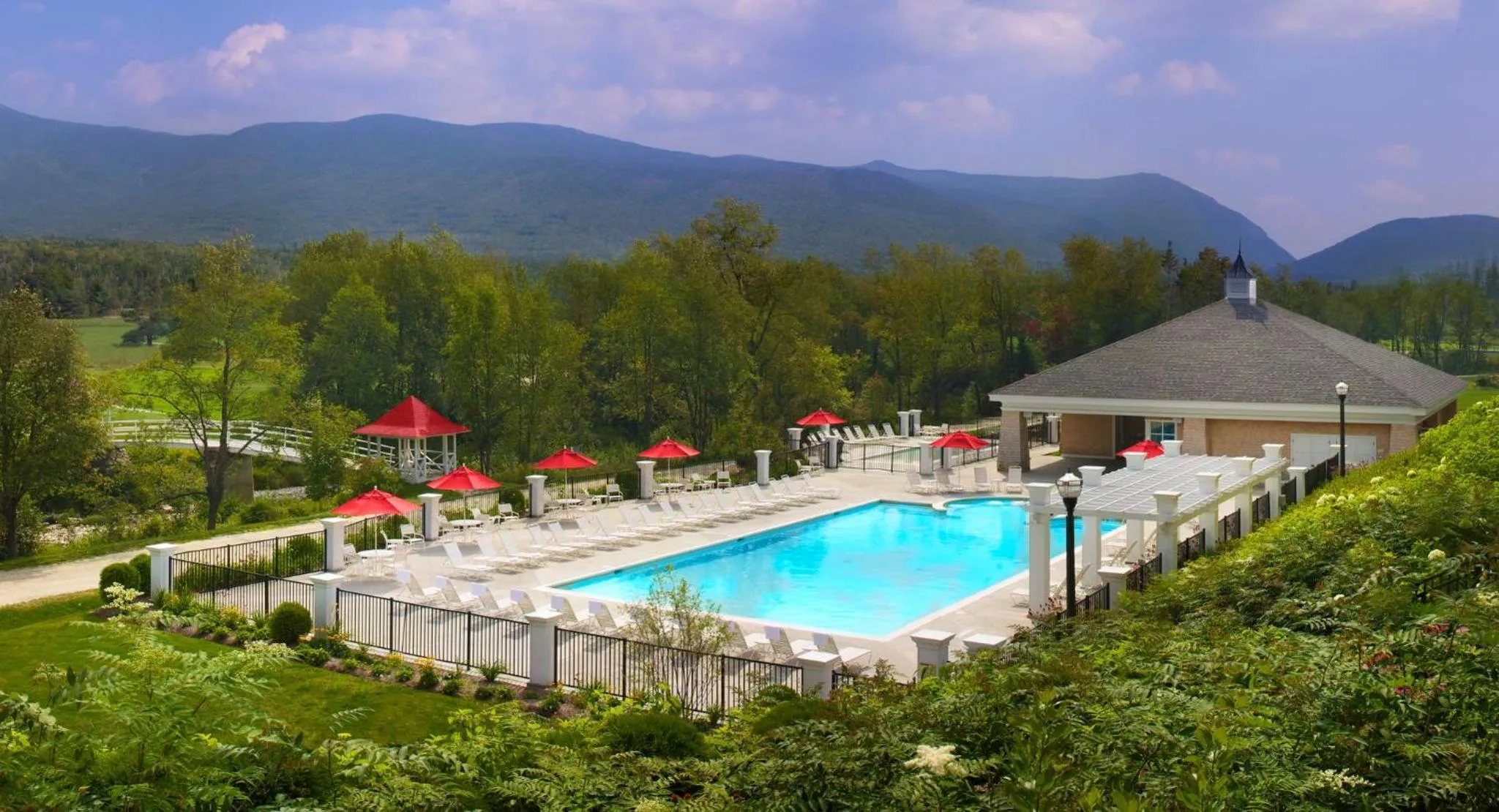 Swimming pool in Omni Mount Washington Resort & Spa