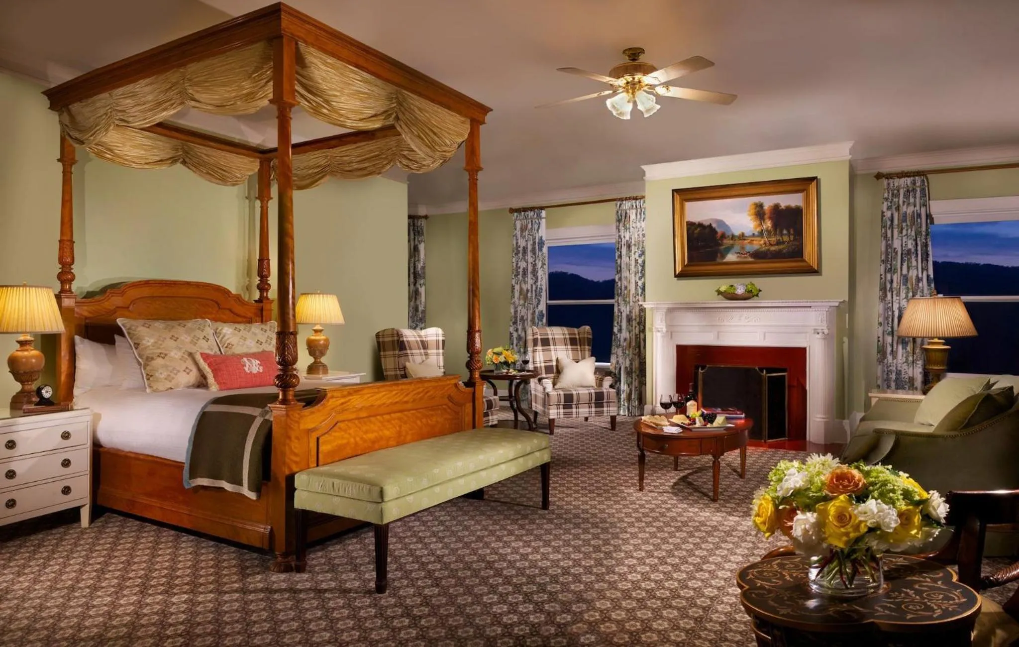 Photo of the whole room, Bed in Omni Mount Washington Resort & Spa