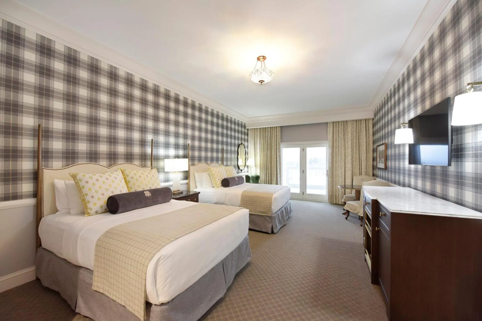 Photo of the whole room, Bed in Omni Mount Washington Resort & Spa