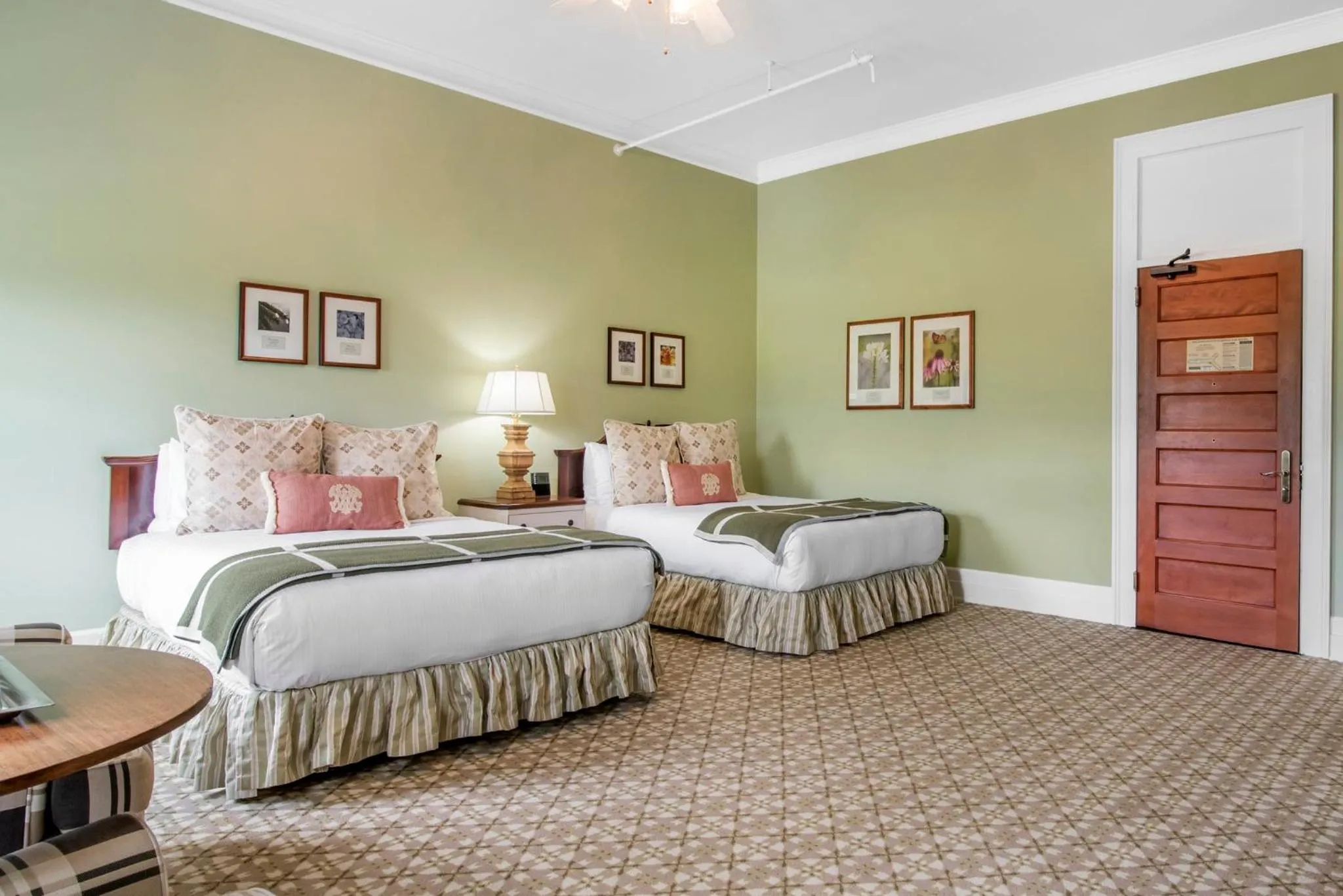 Photo of the whole room, Bed in Omni Mount Washington Resort & Spa