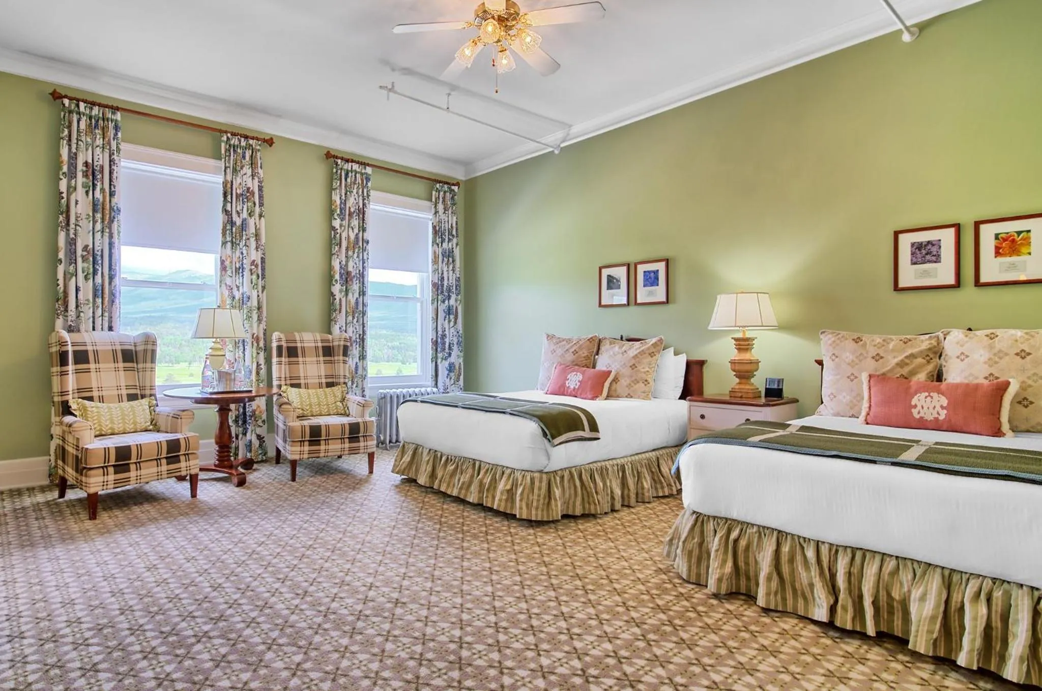 Photo of the whole room, Bed in Omni Mount Washington Resort & Spa