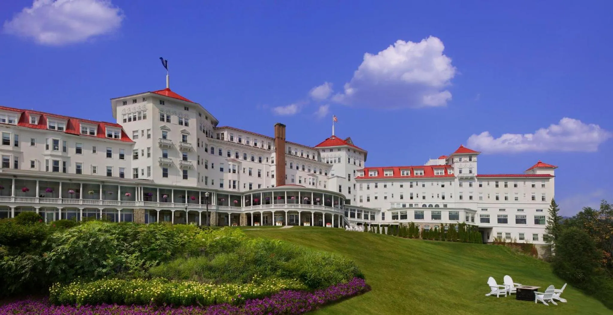 Property building in Omni Mount Washington Resort & Spa