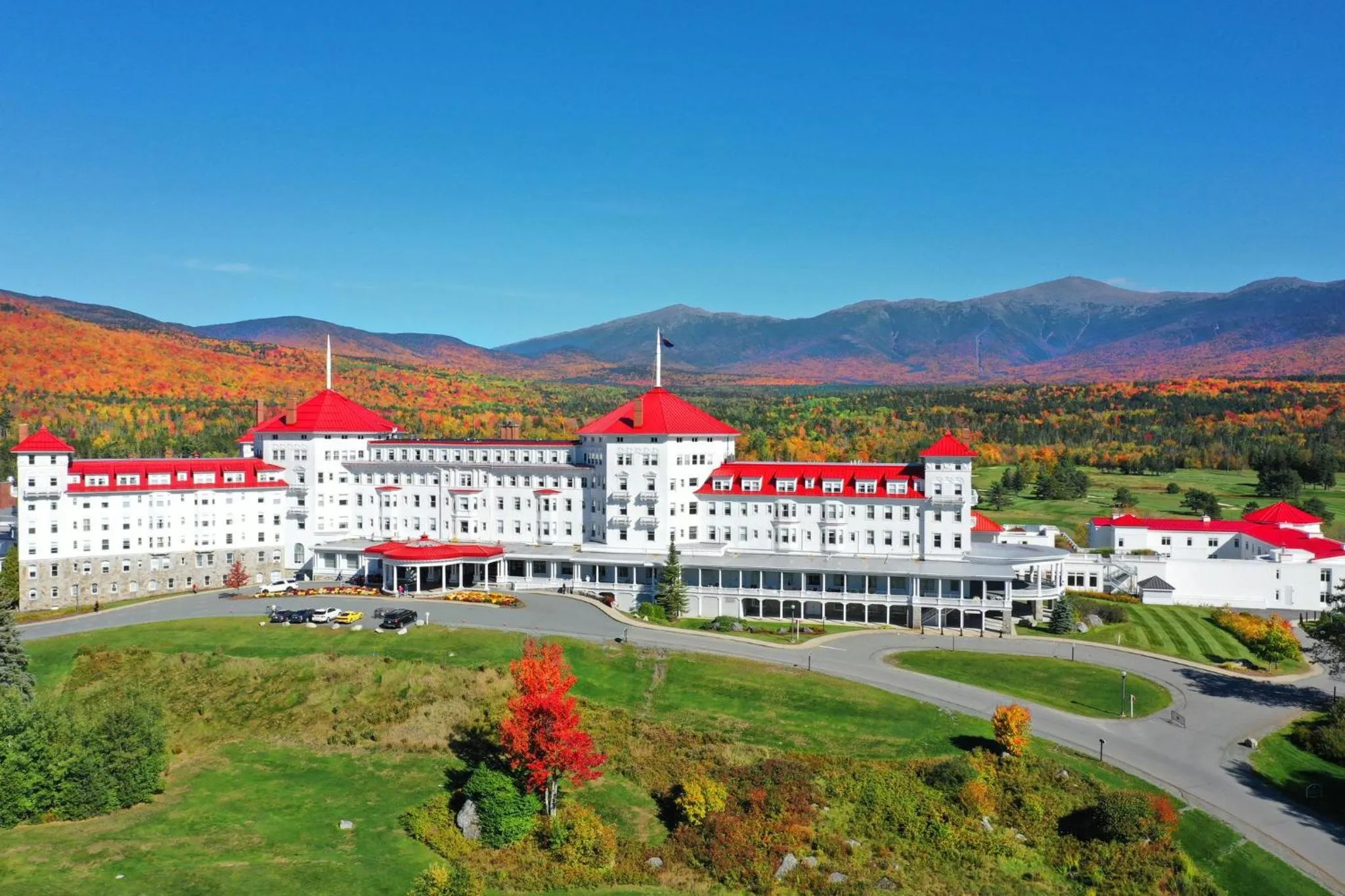 Property building in Omni Mount Washington Resort & Spa