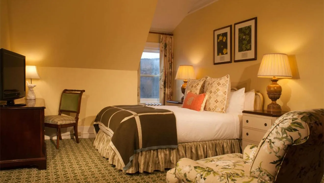 Photo of the whole room, Bed in Omni Mount Washington Resort & Spa
