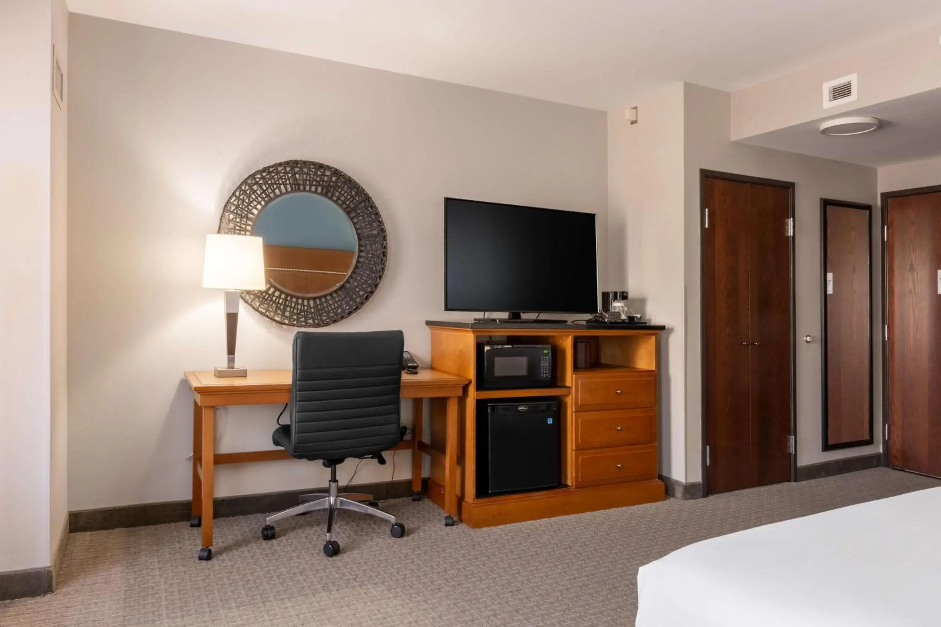 Deluxe King Room - Accessible, Roll-in Shower in Drury Plaza Hotel Broadview Wichita Deluxe King Room - Accessible, Roll-in Shower in Drury Plaza Hotel Broadview Wichita