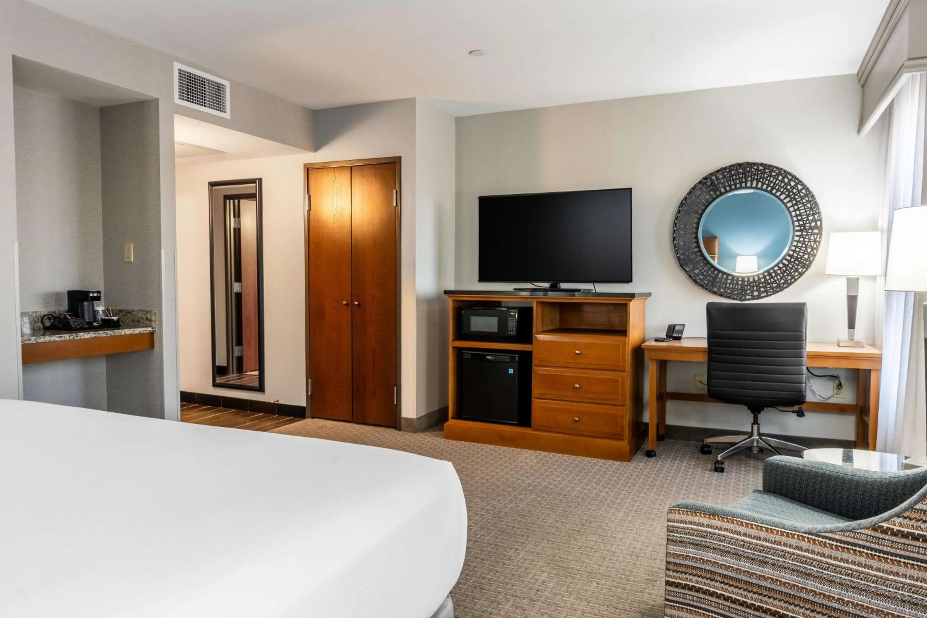 Bedroom, Bed in Drury Plaza Hotel Broadview Wichita