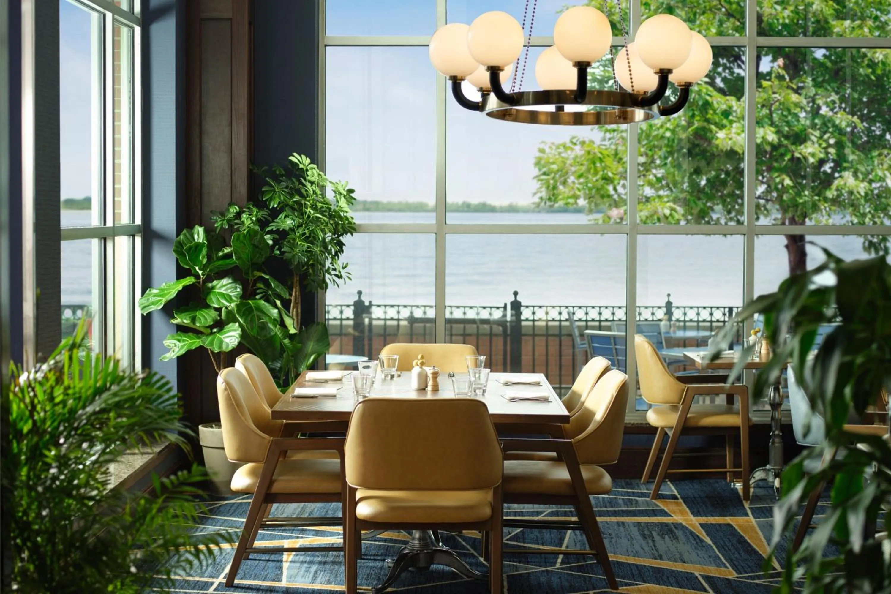 Restaurant/places to eat in Sheraton Erie Bayfront Hotel