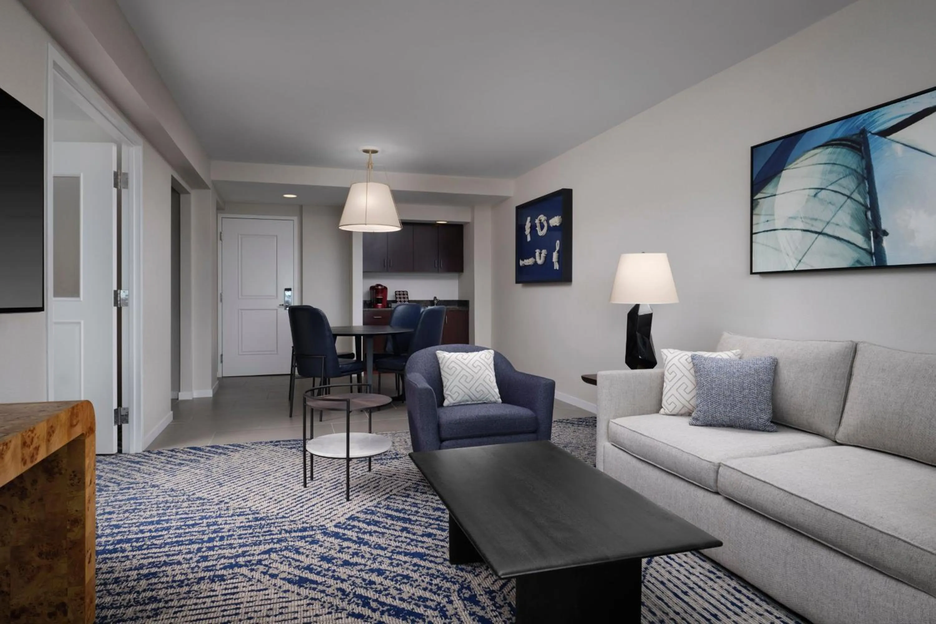 Living room in Sheraton Erie Bayfront Hotel