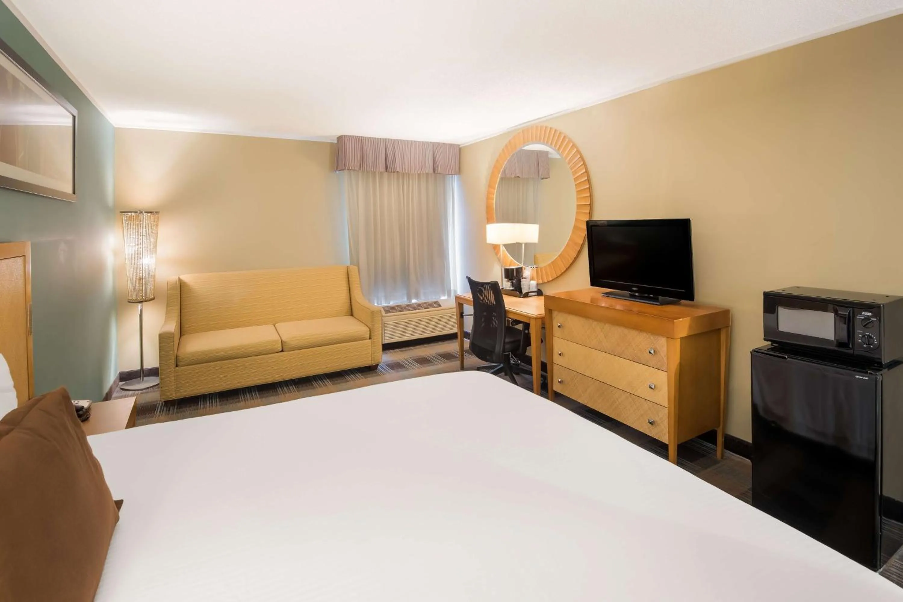 Bedroom, Bed in SureStay Plus Hotel by Best Western Jasper