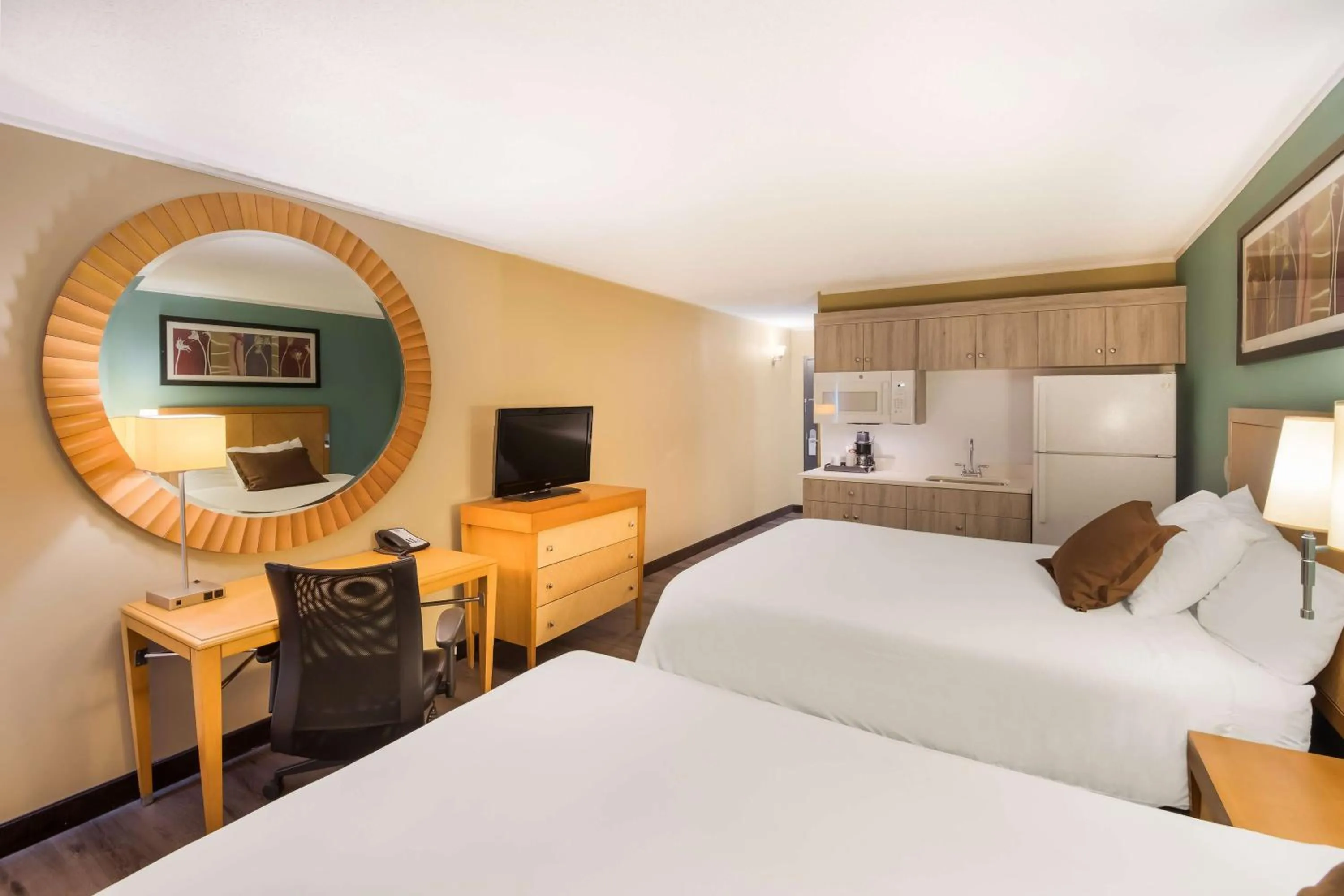 Bedroom, Bed in SureStay Plus Hotel by Best Western Jasper