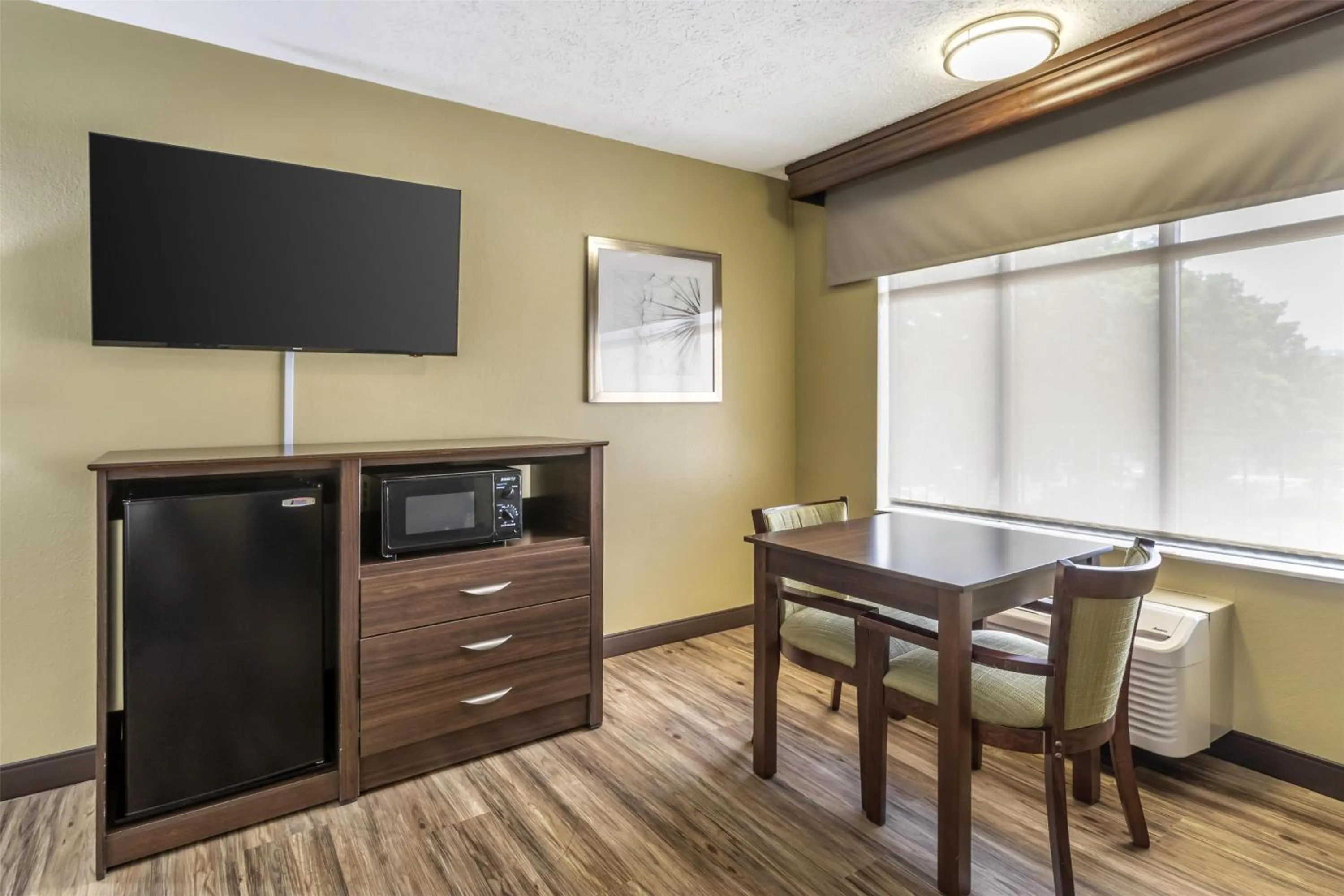 Bedroom in Best Western Plaza Inn