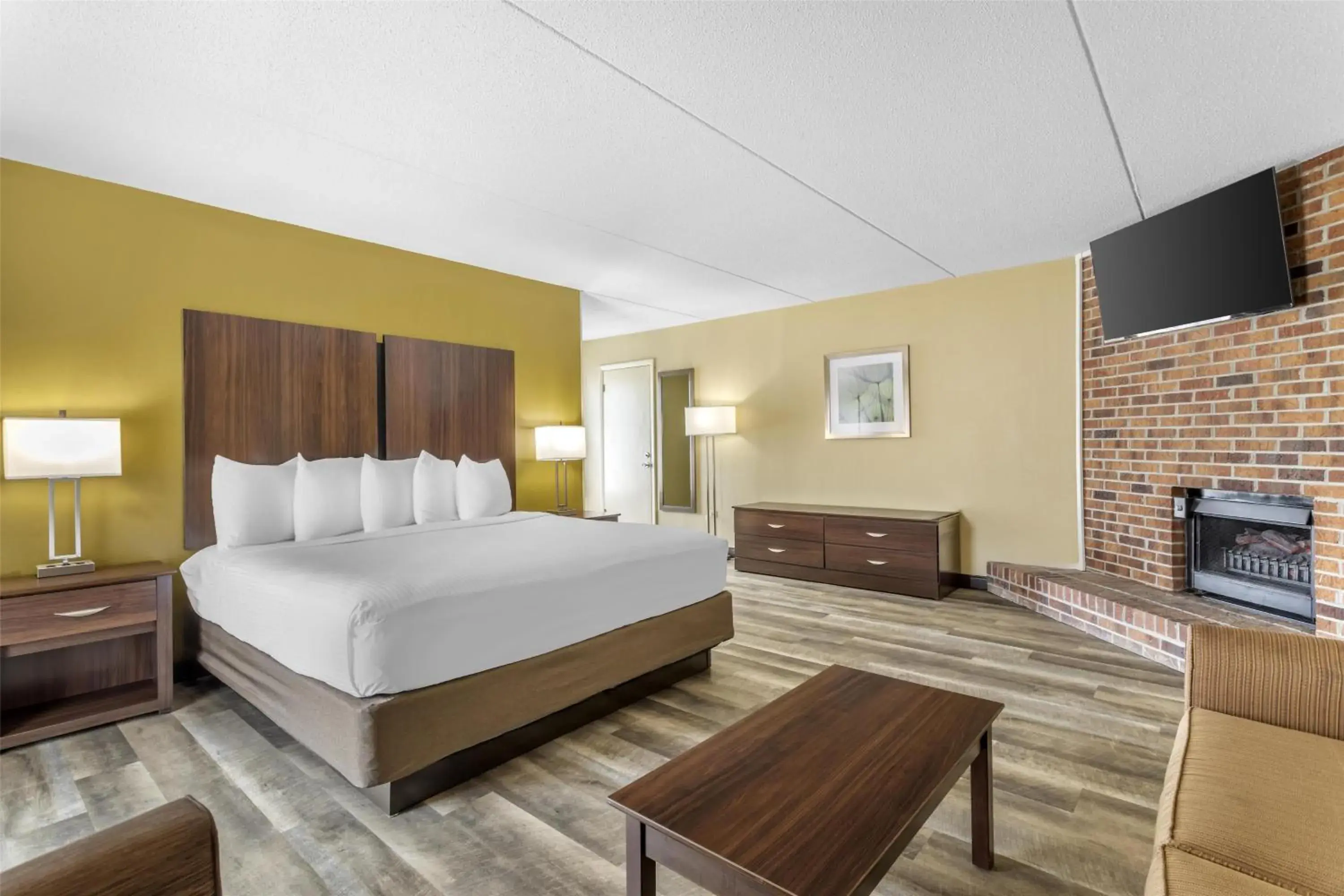 King Room with Indoor Pool Access - Non-Smoking in Best Western Plaza Inn King Room with Indoor Pool Access - Non-Smoking in Best Western Plaza Inn