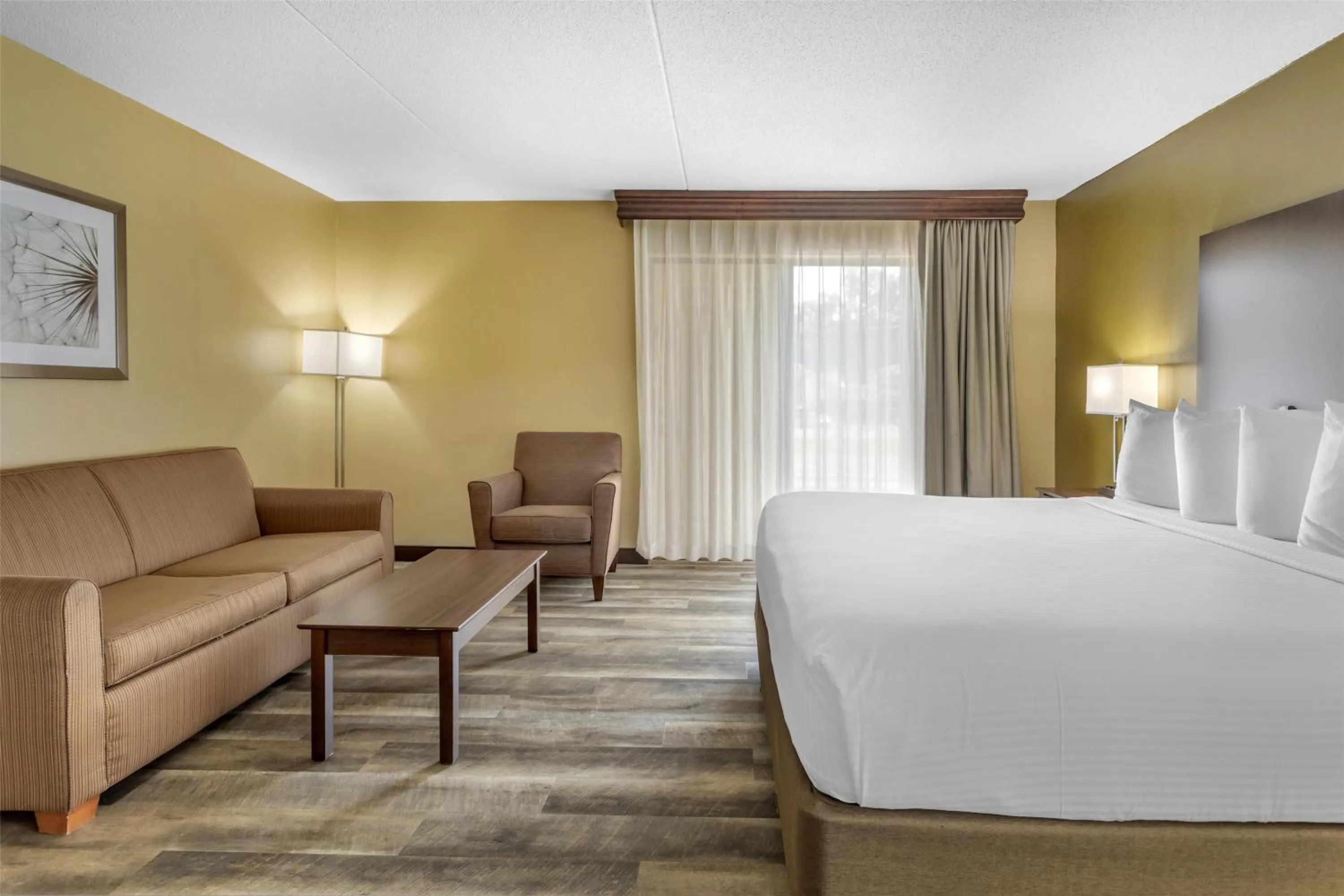 Bedroom, Bed in Best Western Plaza Inn