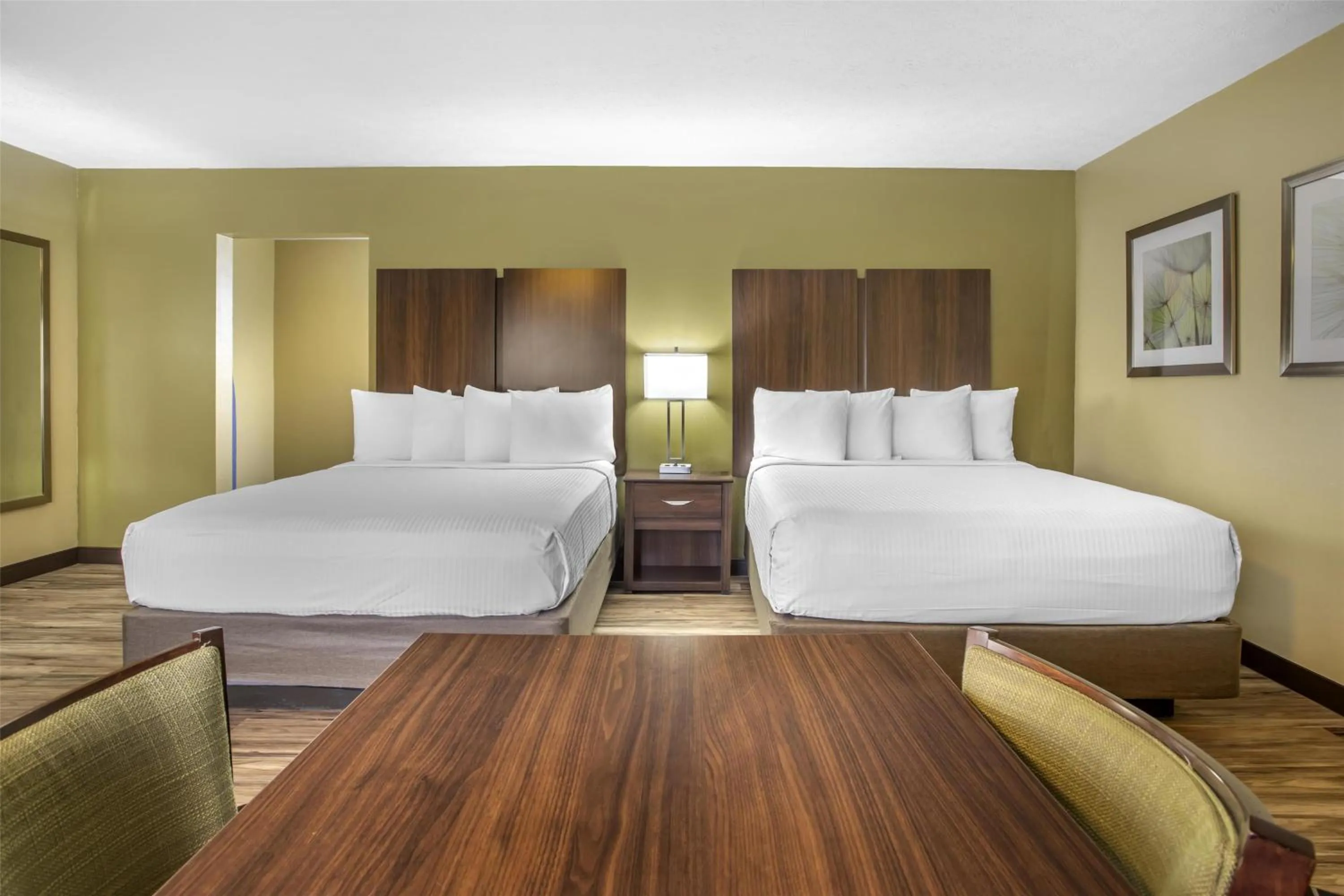 Bedroom, Bed in Best Western Plaza Inn