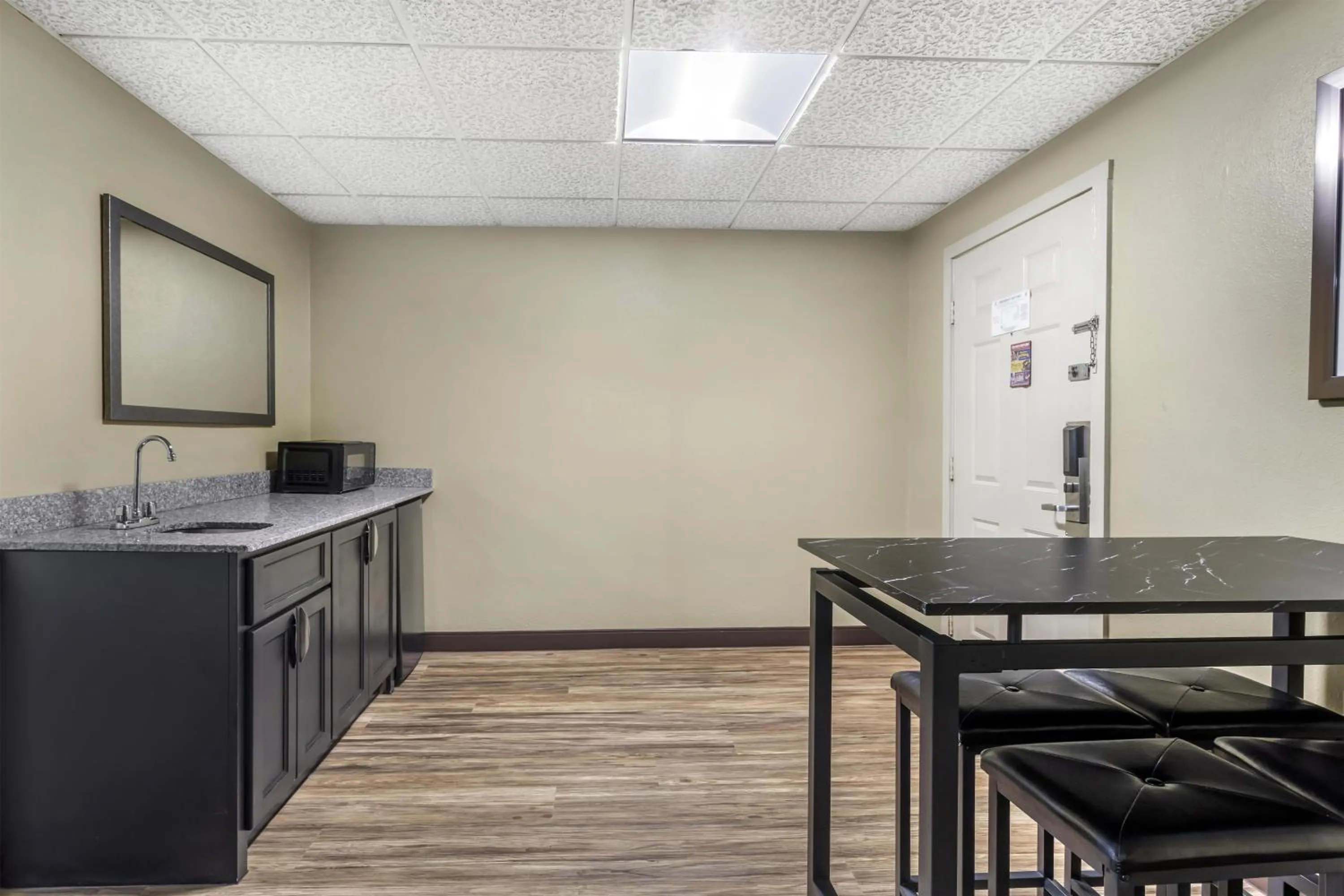 Bedroom in Best Western Plaza Inn