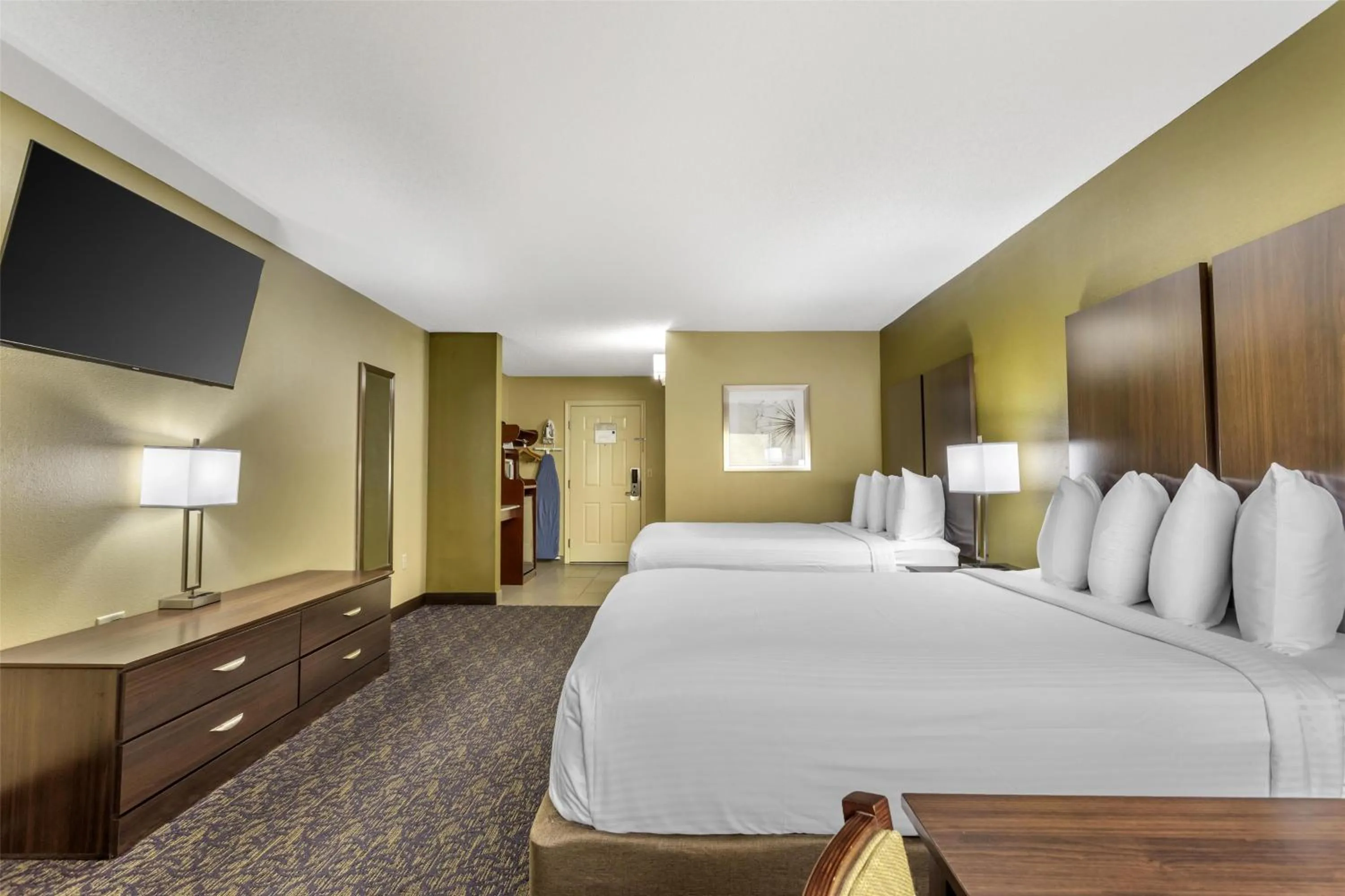 Bedroom, Bed in Best Western Plaza Inn