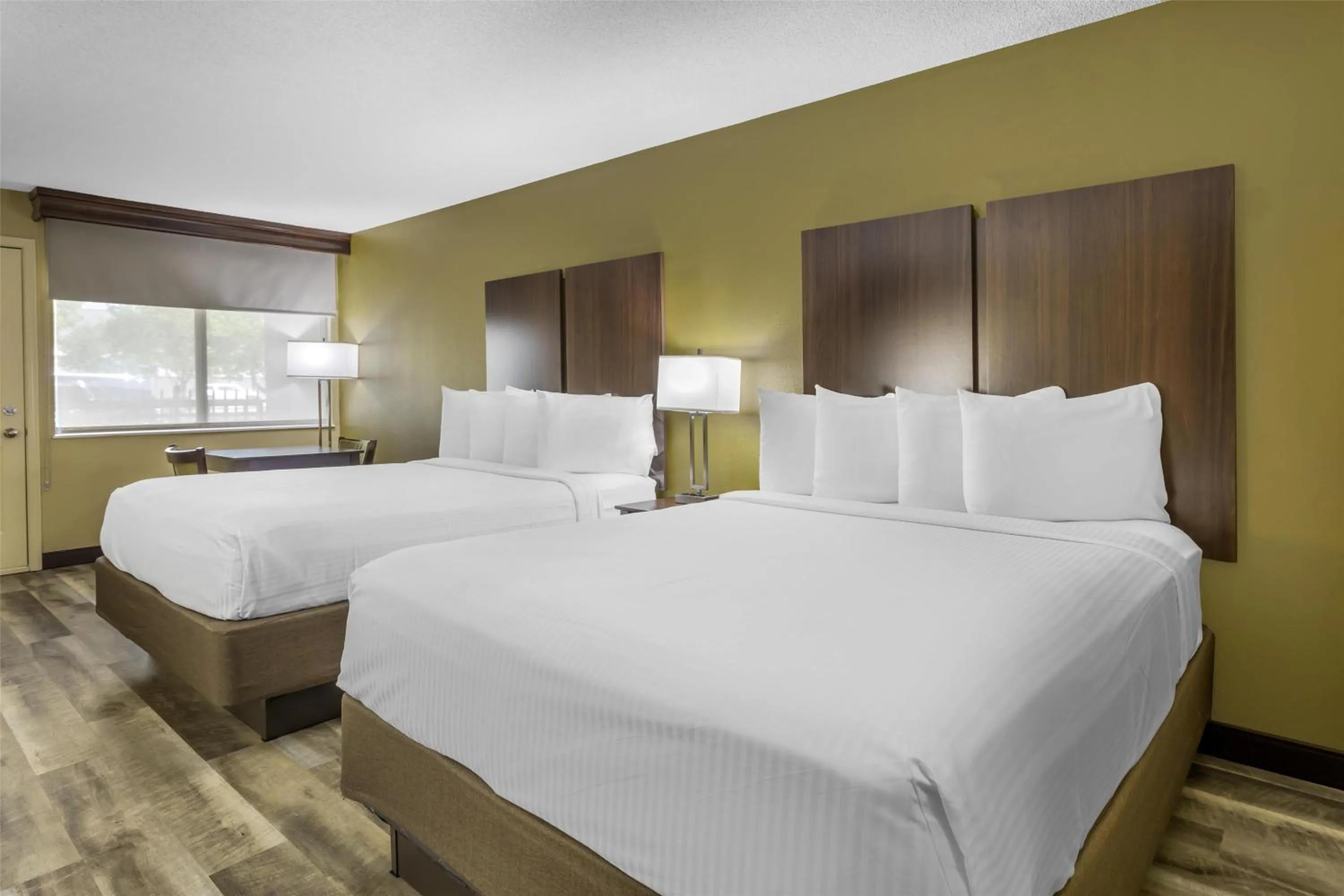 Bedroom, Bed in Best Western Plaza Inn