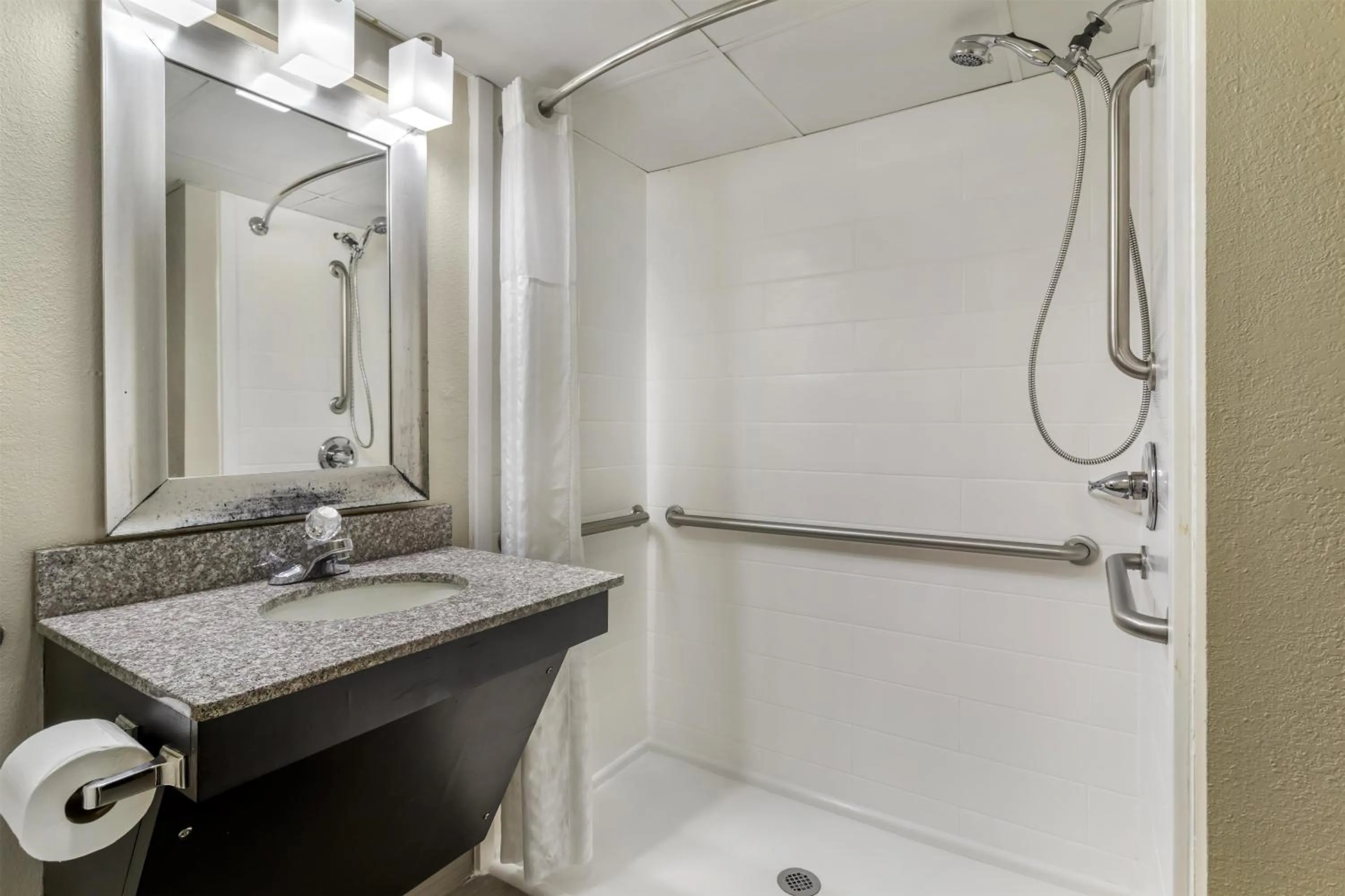 Bathroom in Best Western Plaza Inn